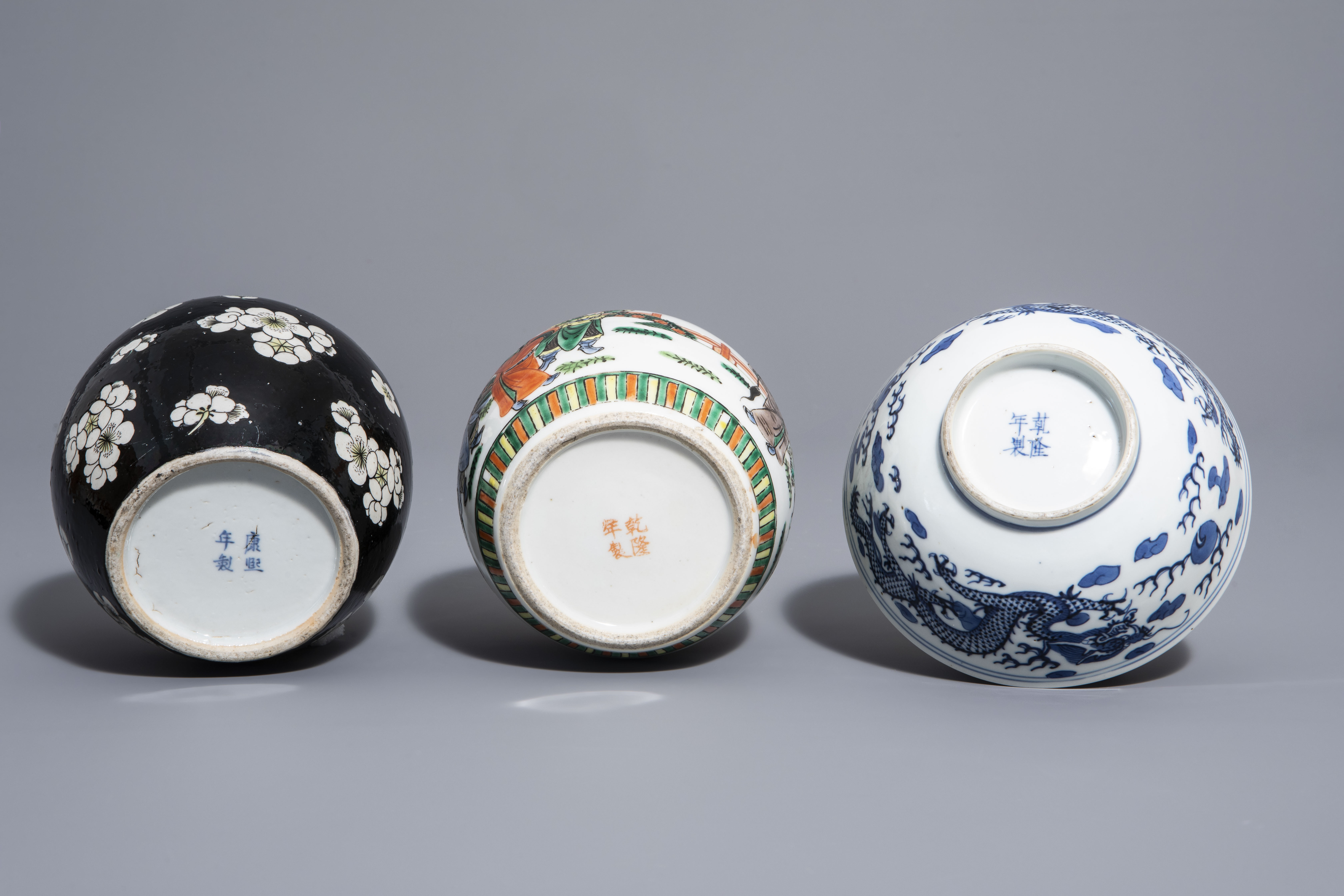 A Chinese Canton famille rose charger and two vases and a bowl with different designs, 19th C. - Image 9 of 9
