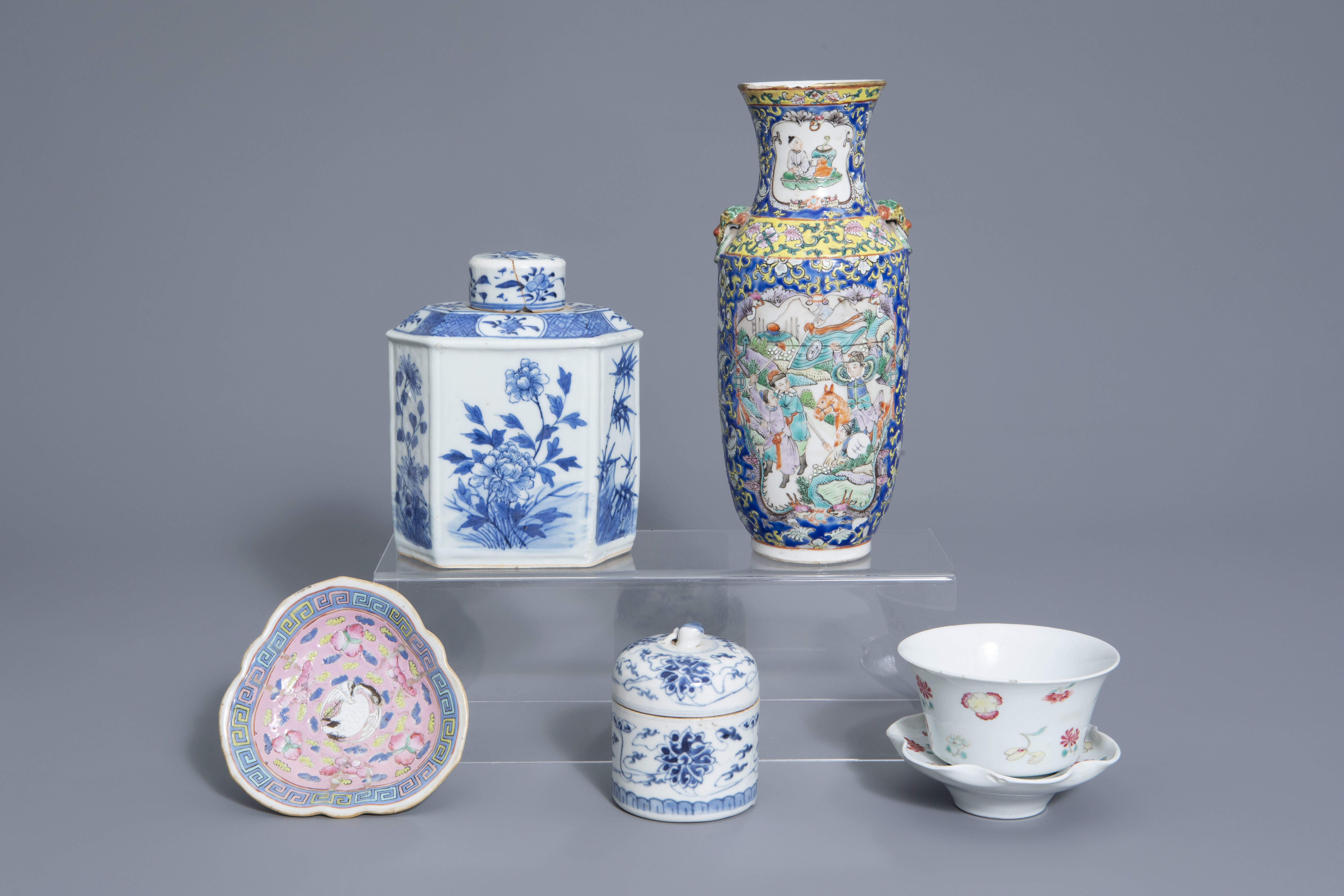 A varied collection of Chinese blue and white and famille rose porcelain, 19th/20th C.