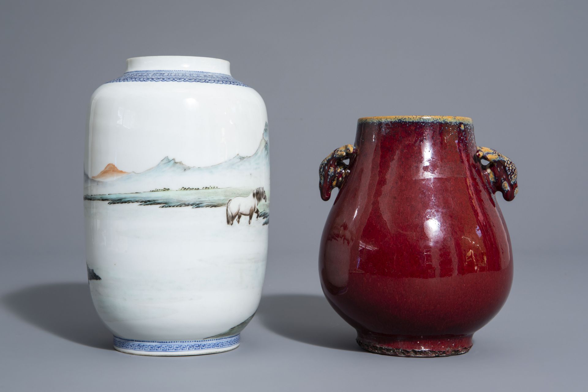 A Chinese famille rose eggshell 'Horses of Mu Wang' vase and a flambŽ glazed hu vase, 20th C. - Bild 4 aus 7