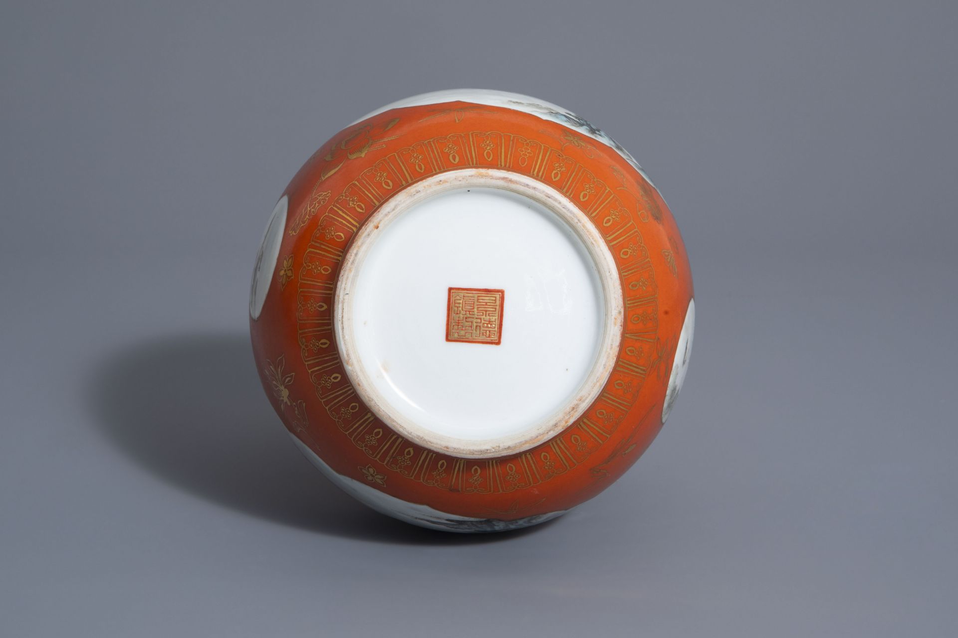 A Chinese bottle shaped orange ground vase with landscapes, Qianlong mark, 20th C. - Bild 7 aus 7