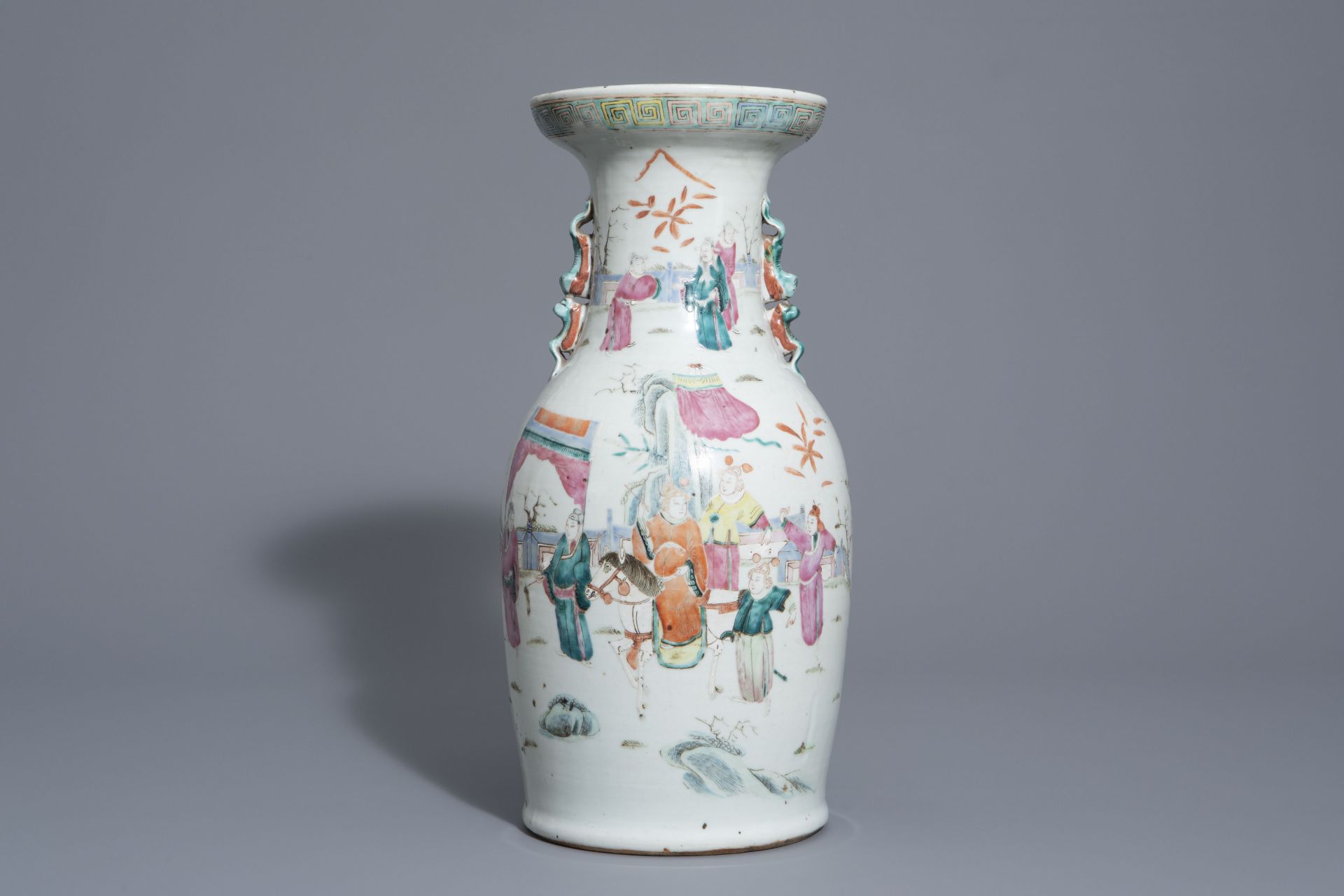 A Chinese famille rose vase with figurative design all around, 19th C. - Bild 3 aus 6