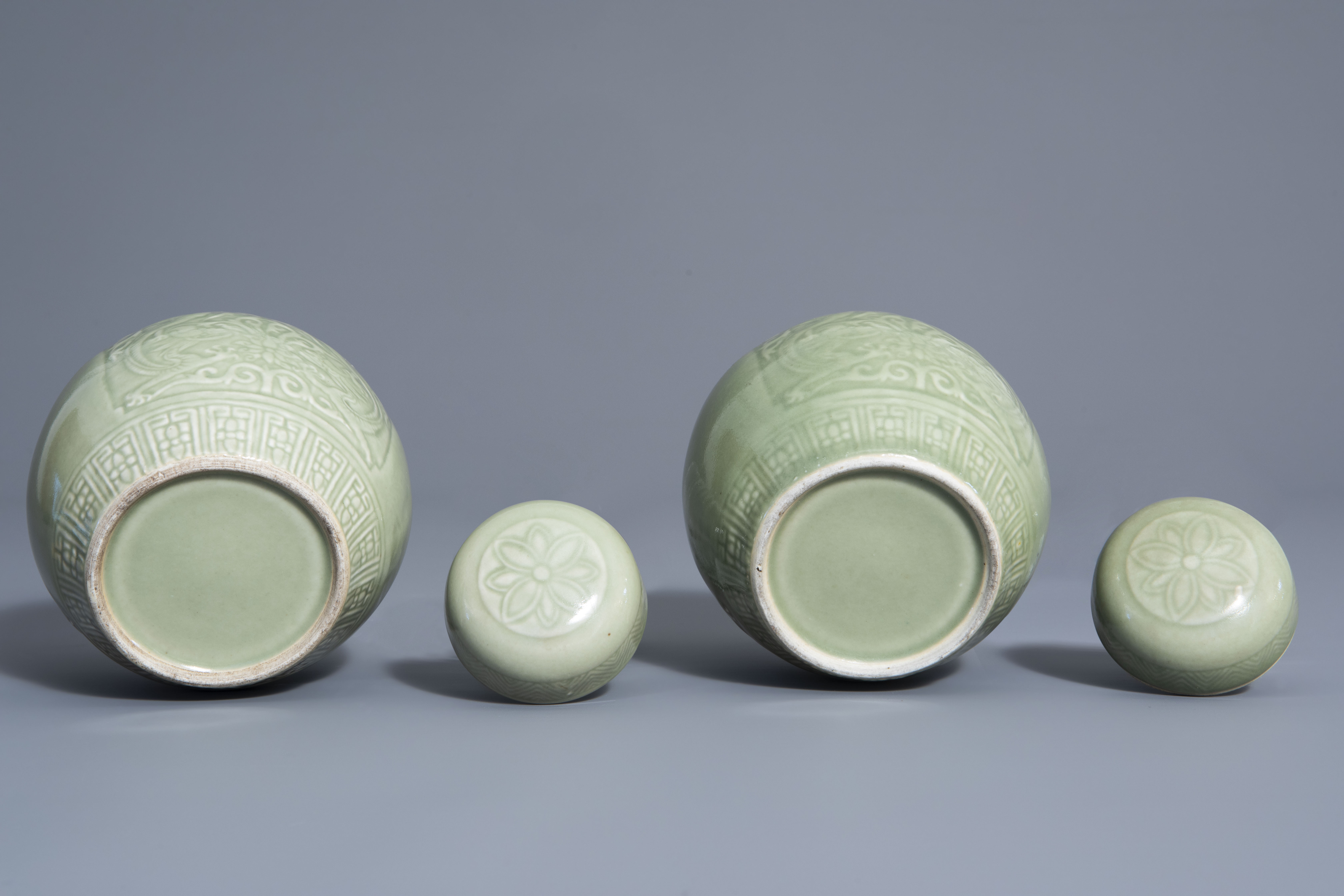 A pair of Chinese celadon jars and covers with underglaze dragon design, 19th/20th C. - Image 7 of 7