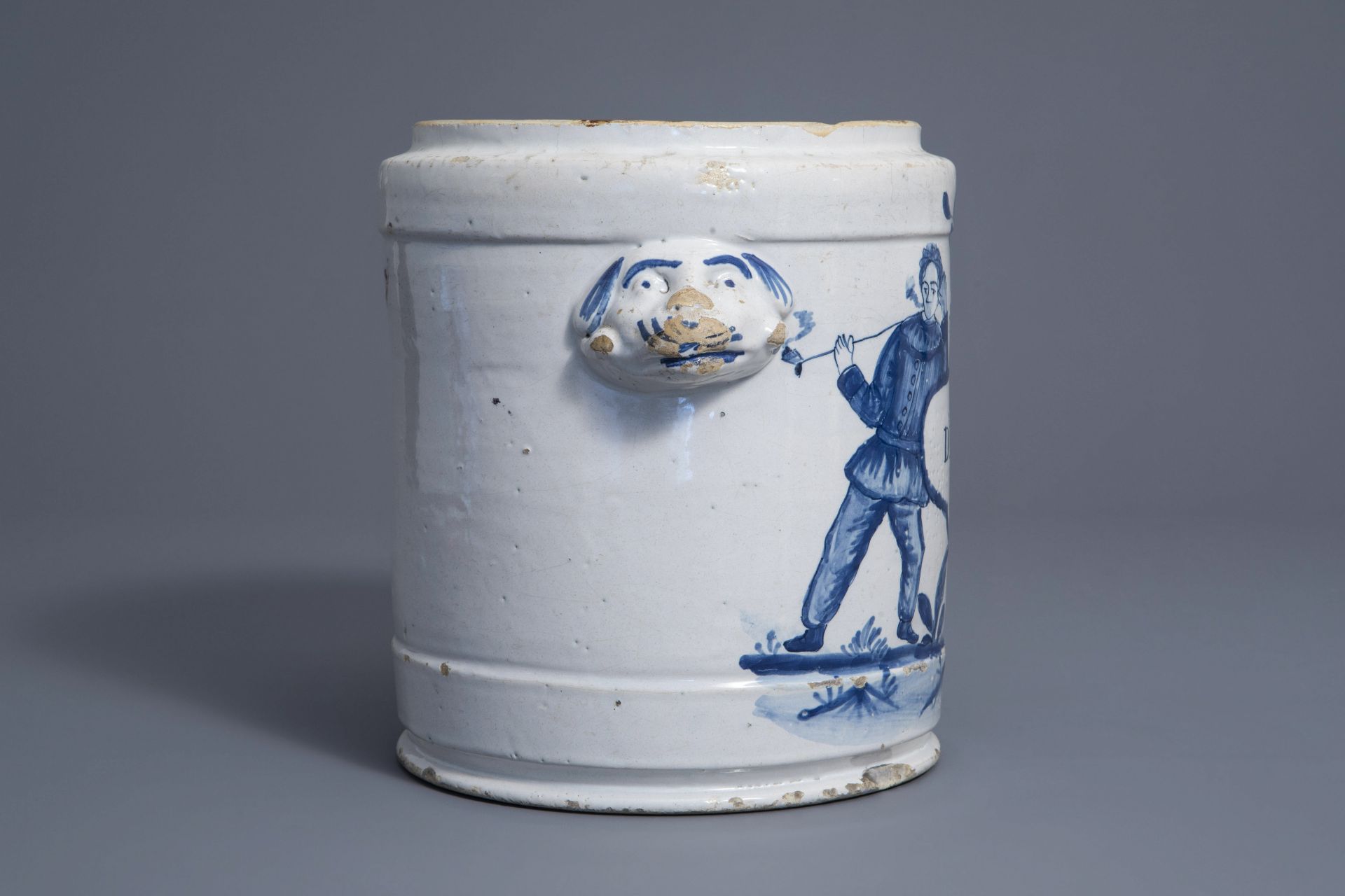 A Brussels brass covered blue and white faience 'Tabac d'Hollande' tobacco jar, late 18th C. - Bild 3 aus 7