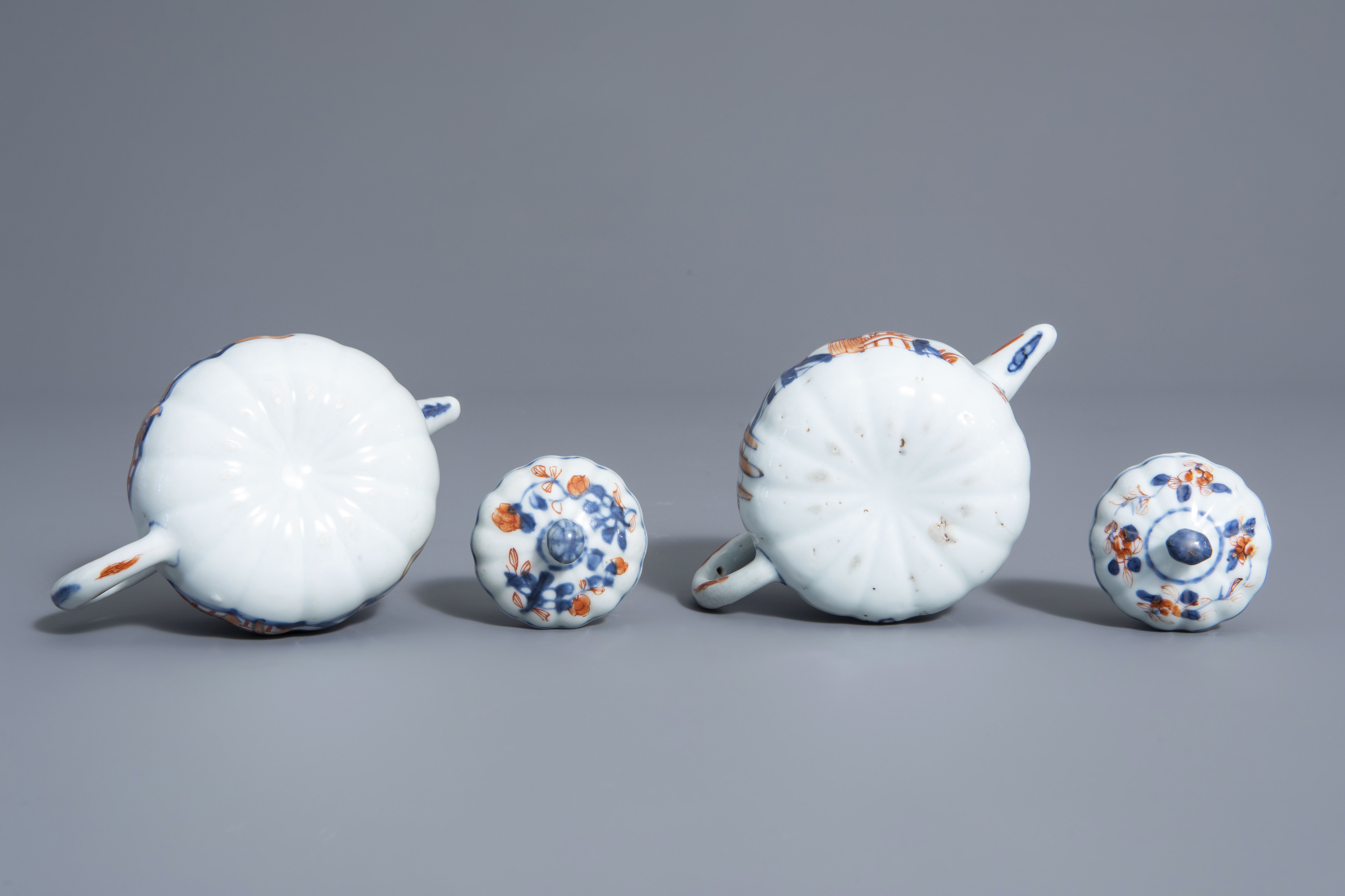 A pair of Chinese Imari style teapots and covers with 'Long Eliza', Kangxi - Image 7 of 7