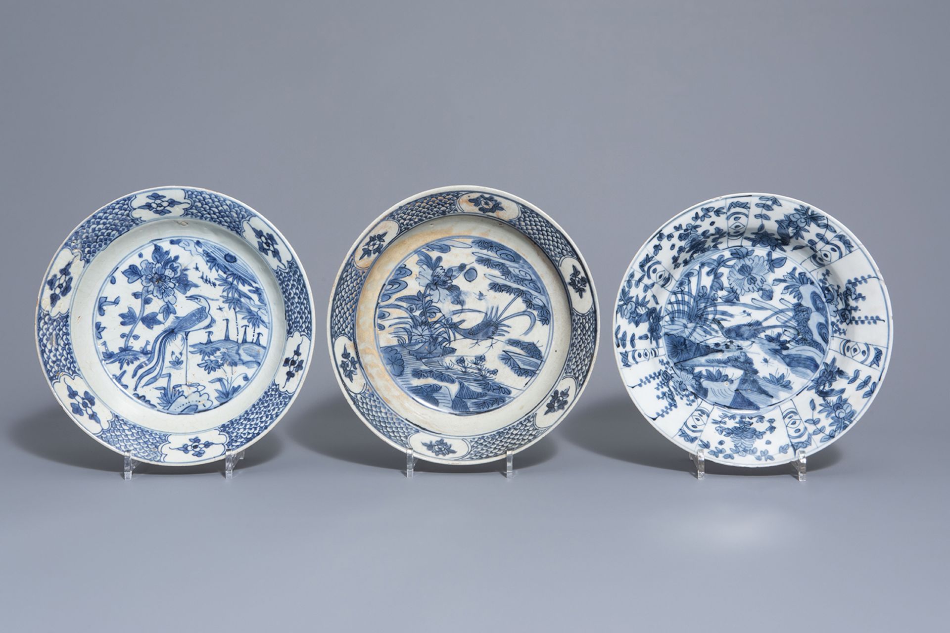 Three Chinese blue and white Swatow dishes with birds, Wanli