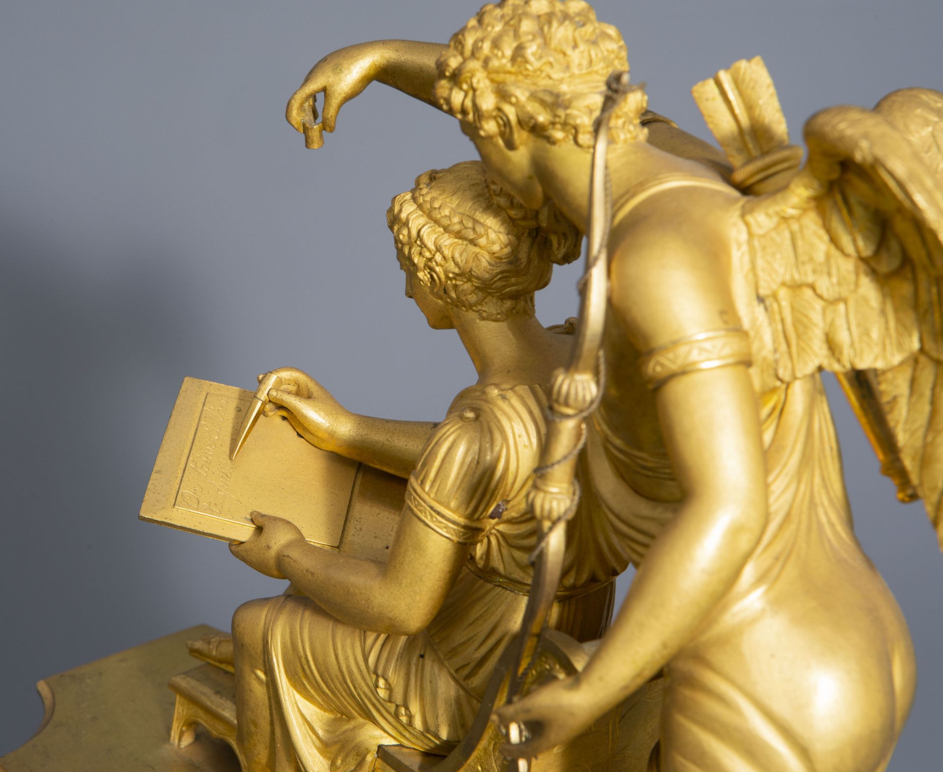 A large French gilt bronze mantel clock with an allegory of love, 19th C. - Image 9 of 10