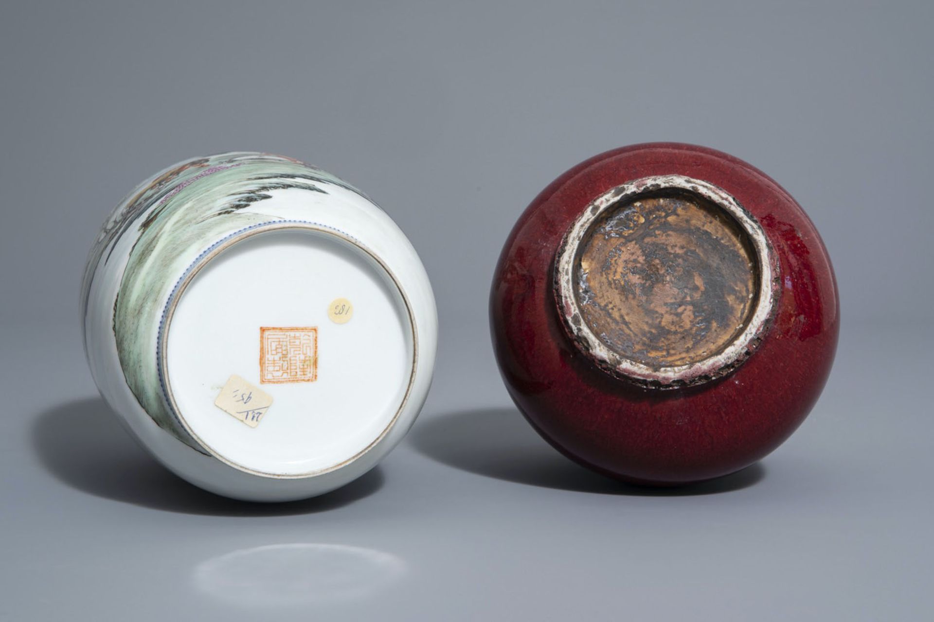 A Chinese famille rose eggshell 'Horses of Mu Wang' vase and a flambŽ glazed hu vase, 20th C. - Bild 7 aus 7