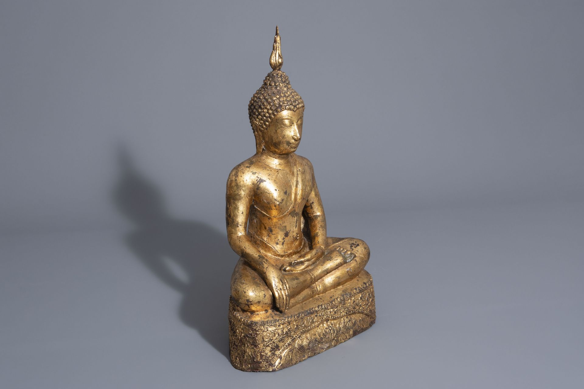 A gilt bronze figure of a seated Buddha, Thailand or Cambodia, 19th/20th C. - Image 7 of 7