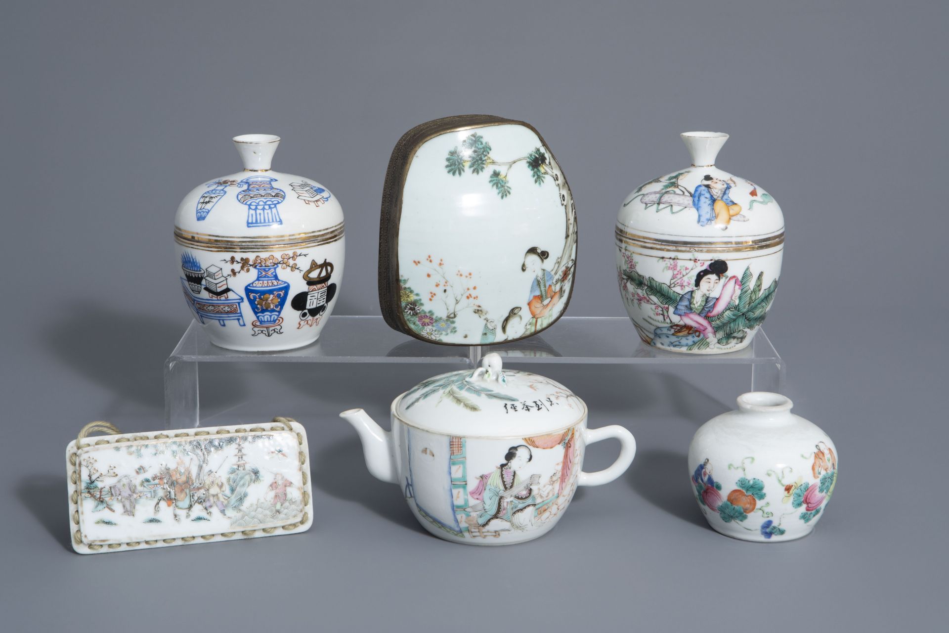 A varied collection of Chinese famille rose and blue and white porcelain, 19th/20th C.