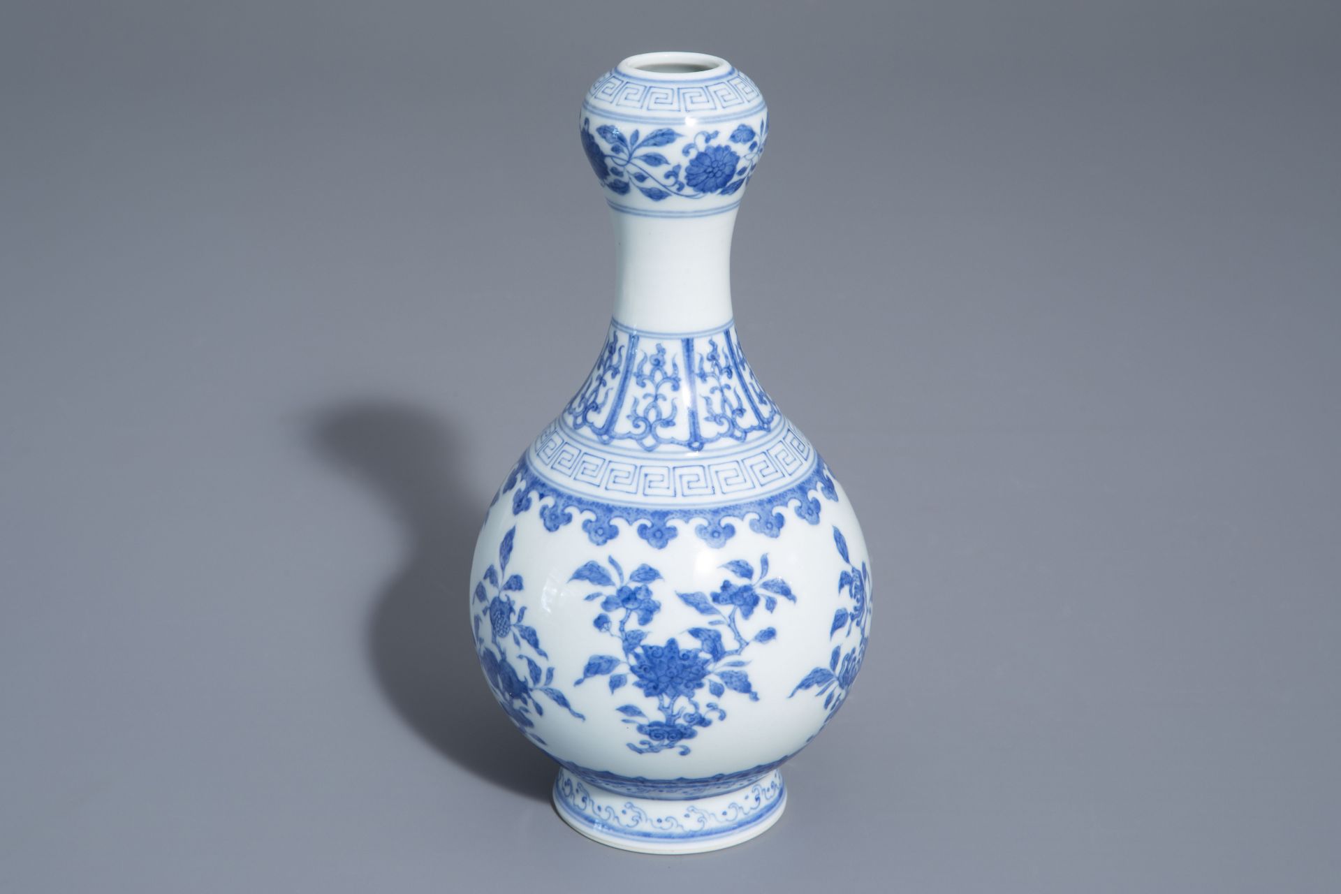 A Chinese blue and white garlic-head mouth vase with floral design, Qianlong mark, 20th C.