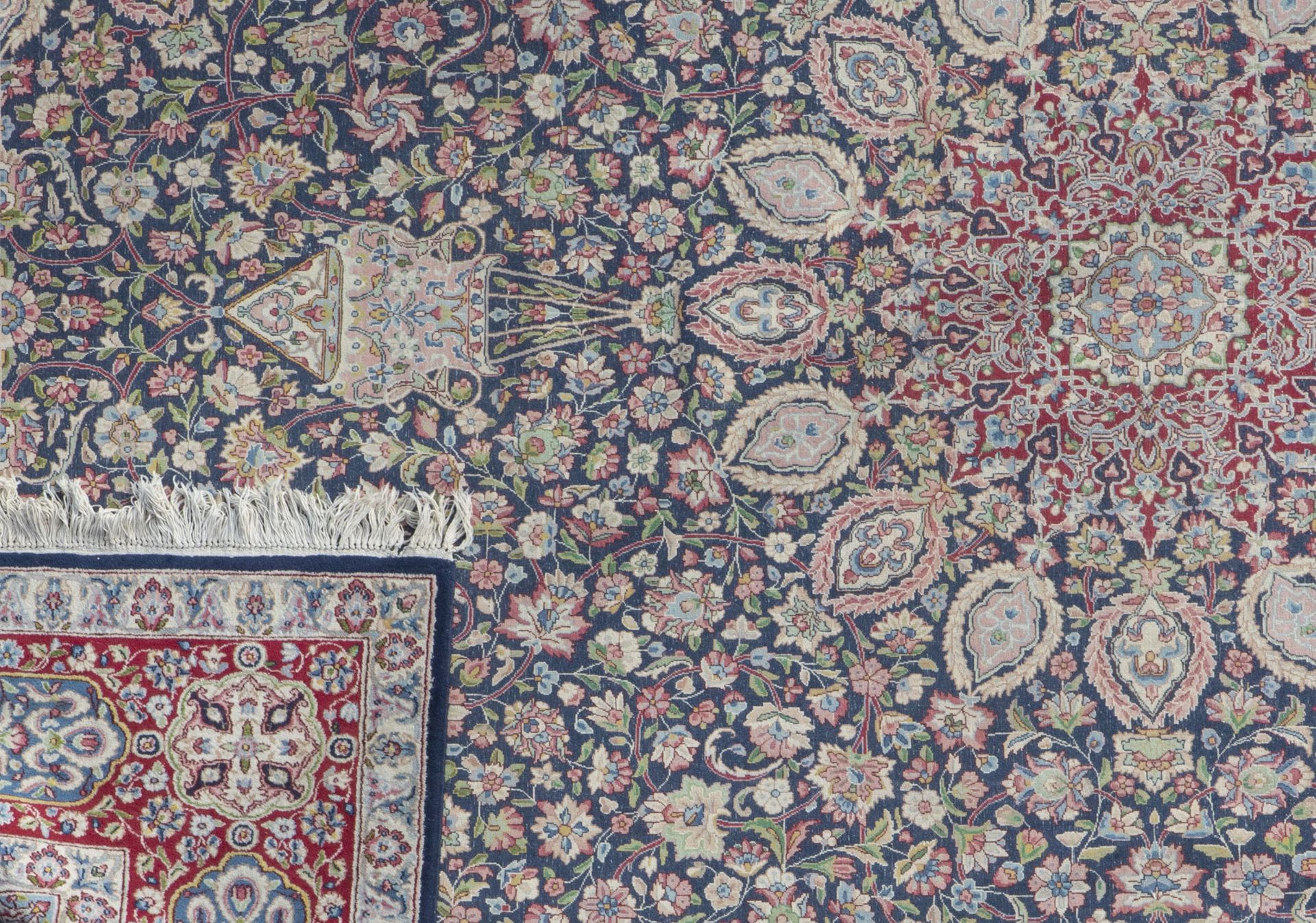 A fine Oriental rug with floral design, wool on cotton, Kerman Royal, 1940's - Bild 3 aus 3