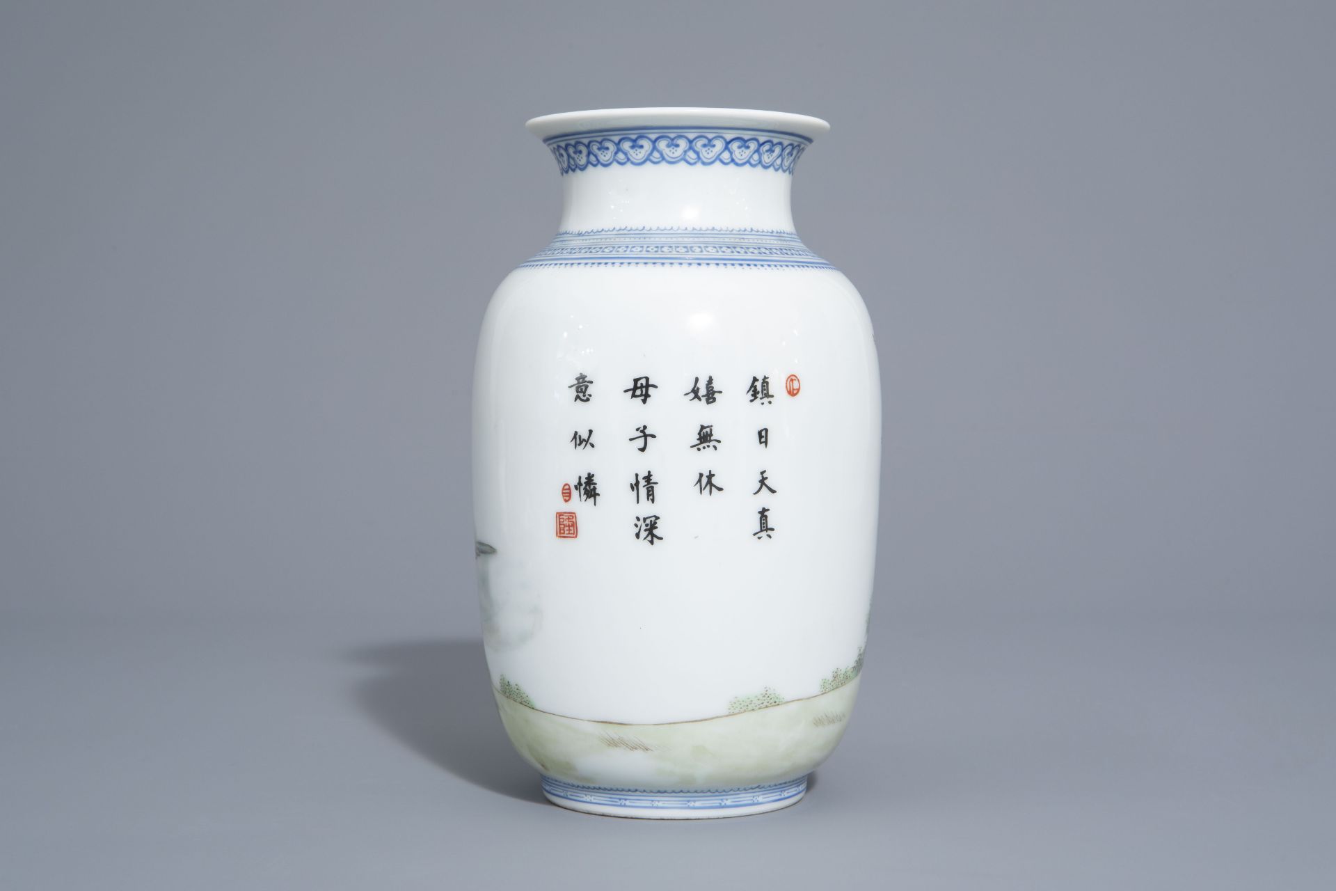 A Chinese famille rose eggshell vase and six 'Wu Shuang Pu' covers, 19th/20th C. - Bild 7 aus 18