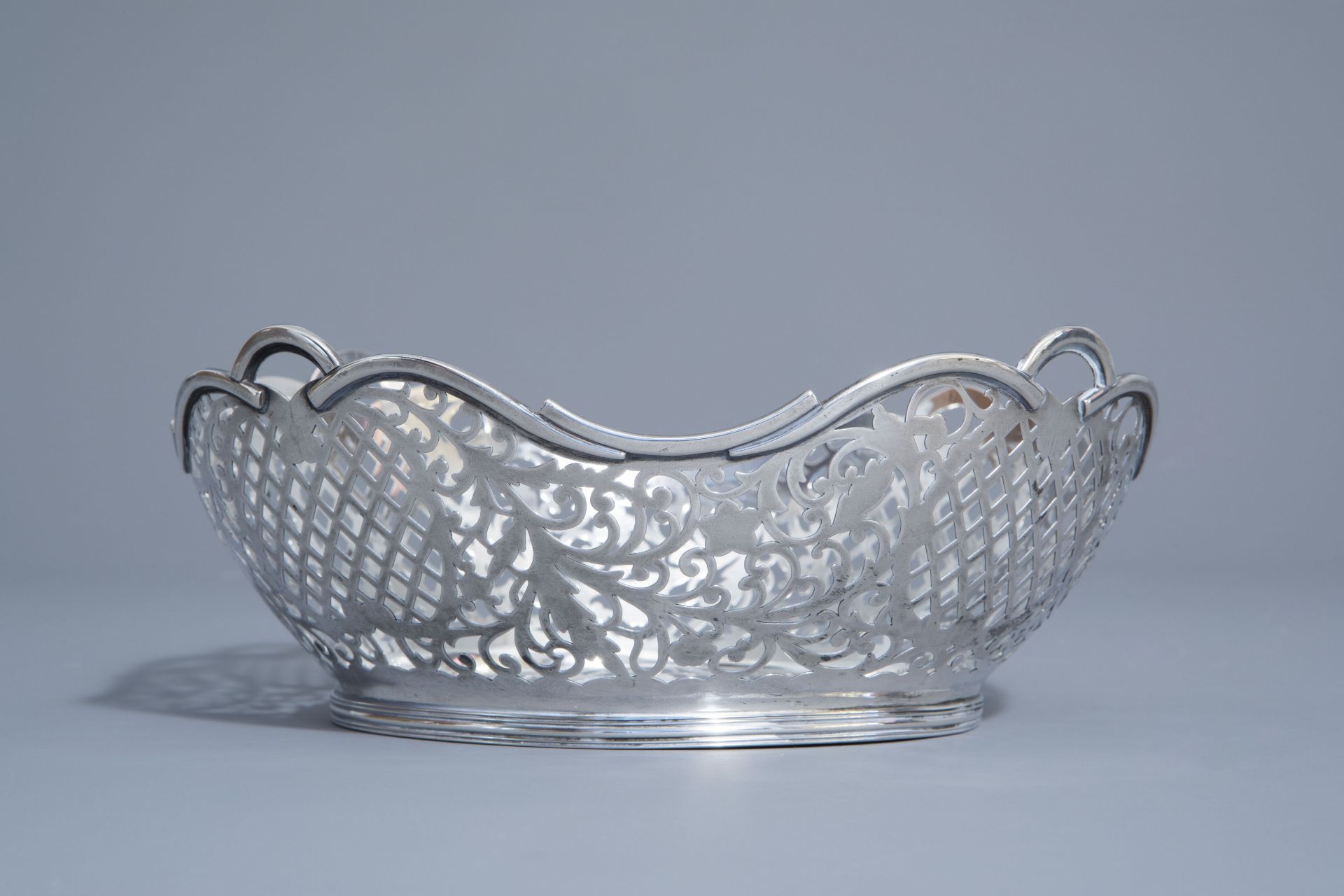 A Dutch silver open worked fruit bowl and a silver Hanukkah, 20th C. - Image 10 of 16