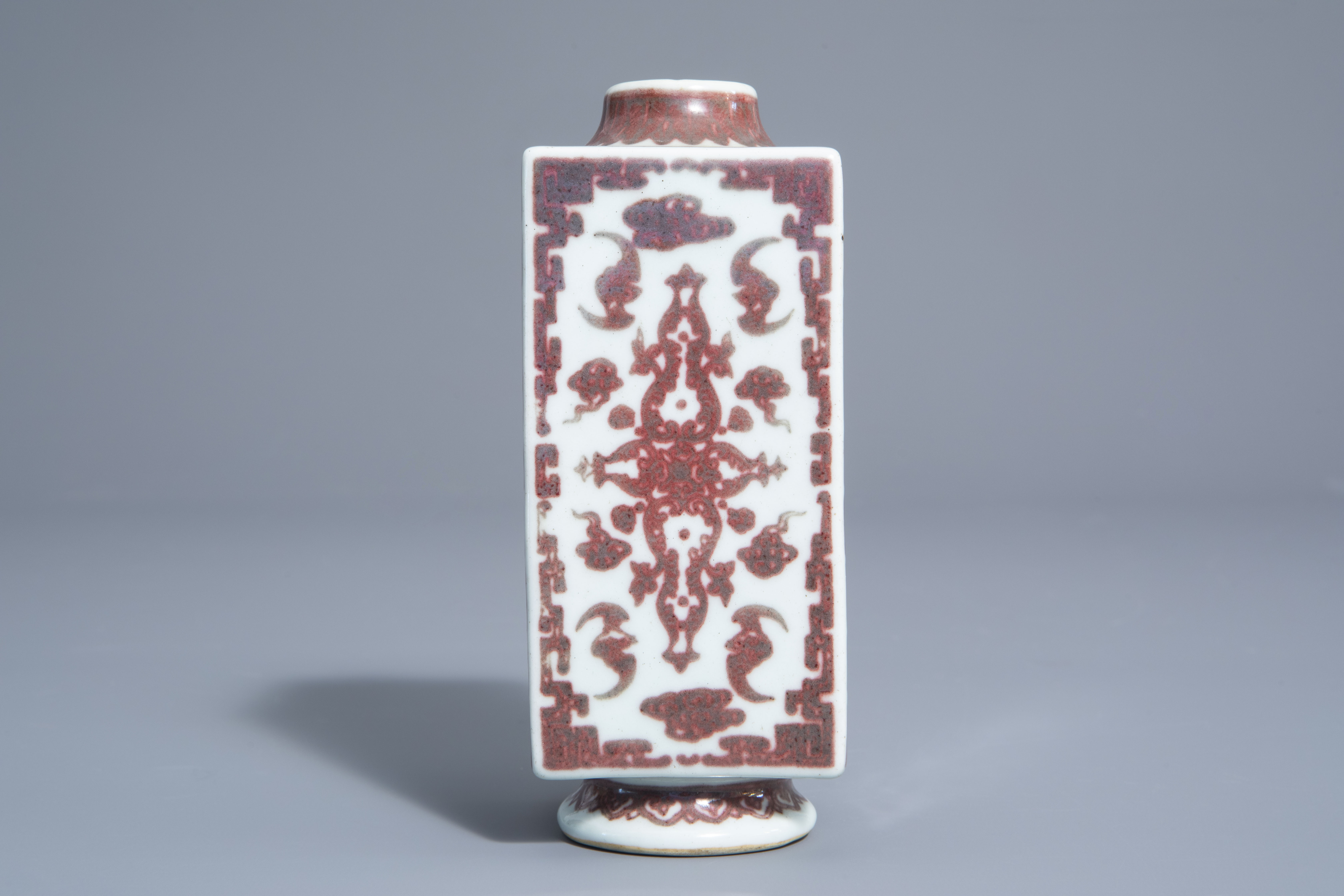 A Chinese cong shaped underglaze red 'bats' vase, Qianlong mark, 19th/20th C. - Image 4 of 7