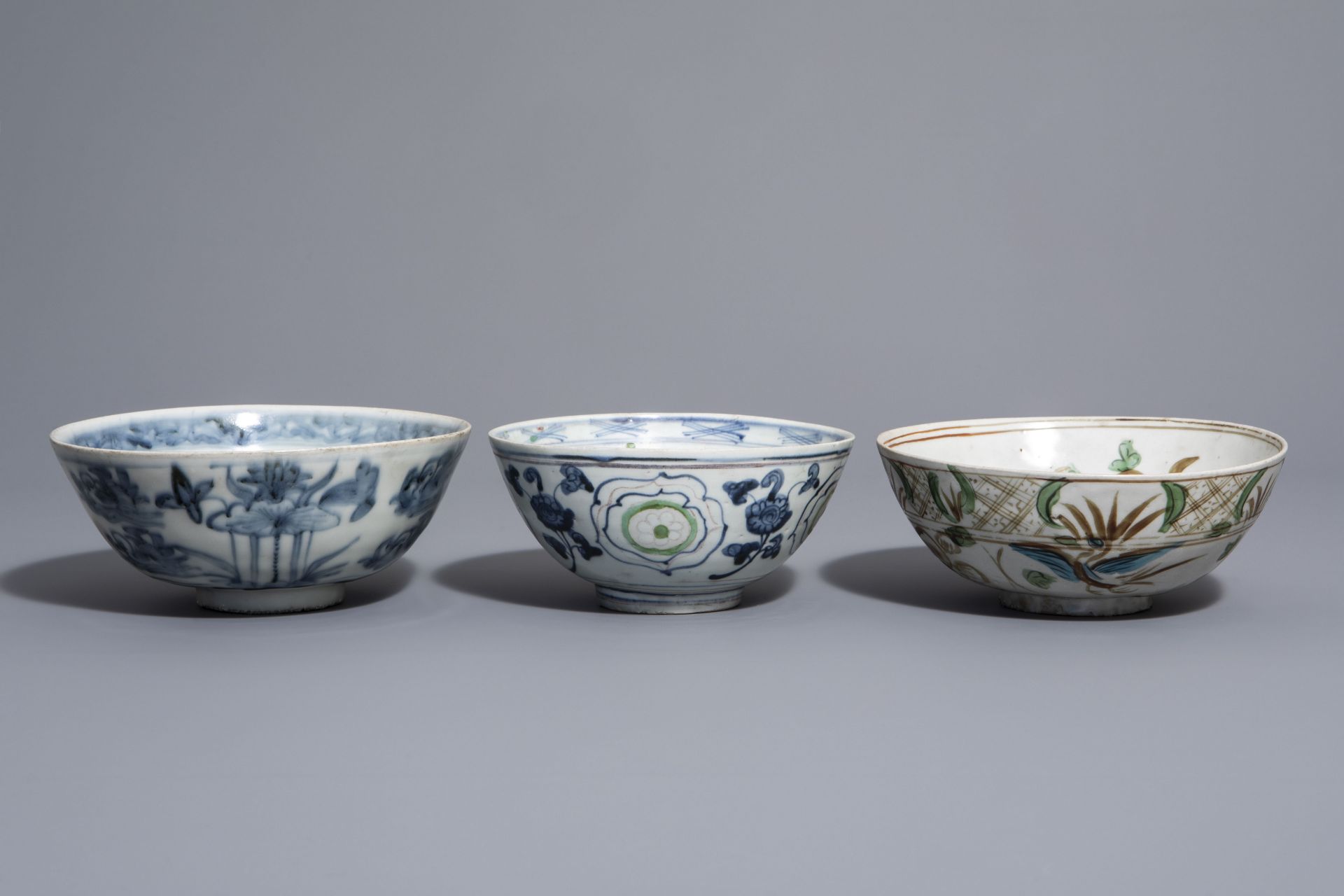 Three Chinese blue, white and polychrome Swatow bowls with different designs, 17th C.