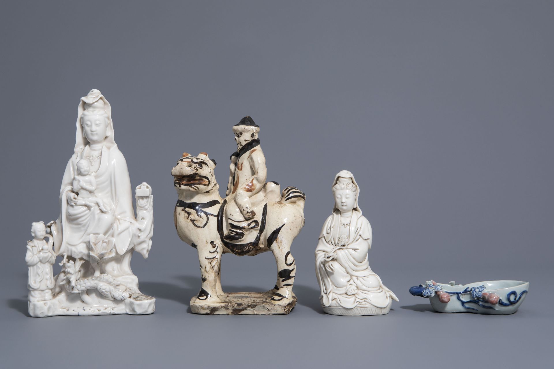 A Chinese blue, white & red brushwasher, a Cizhou figure & two blanc de Chine Guanyin, Ming & later - Image 2 of 8