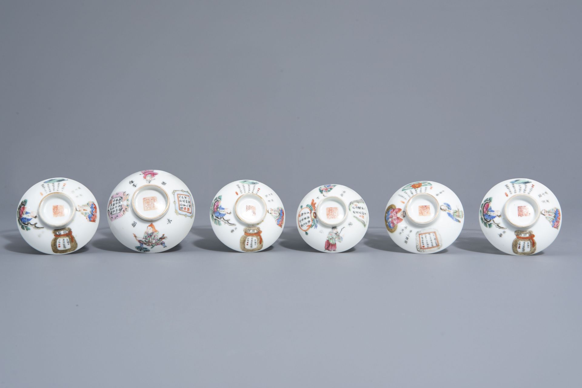 A Chinese famille rose eggshell vase and six 'Wu Shuang Pu' covers, 19th/20th C. - Bild 18 aus 18