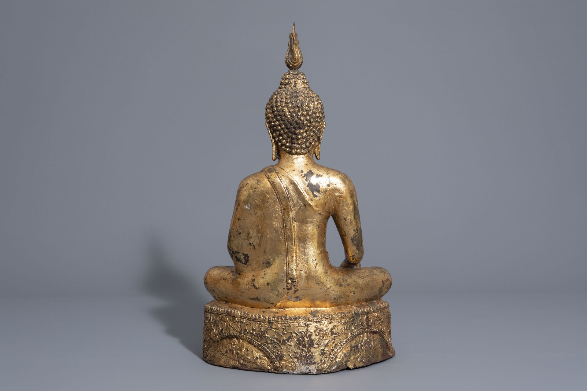 A gilt bronze figure of a seated Buddha, Thailand or Cambodia, 19th/20th C. - Image 3 of 7
