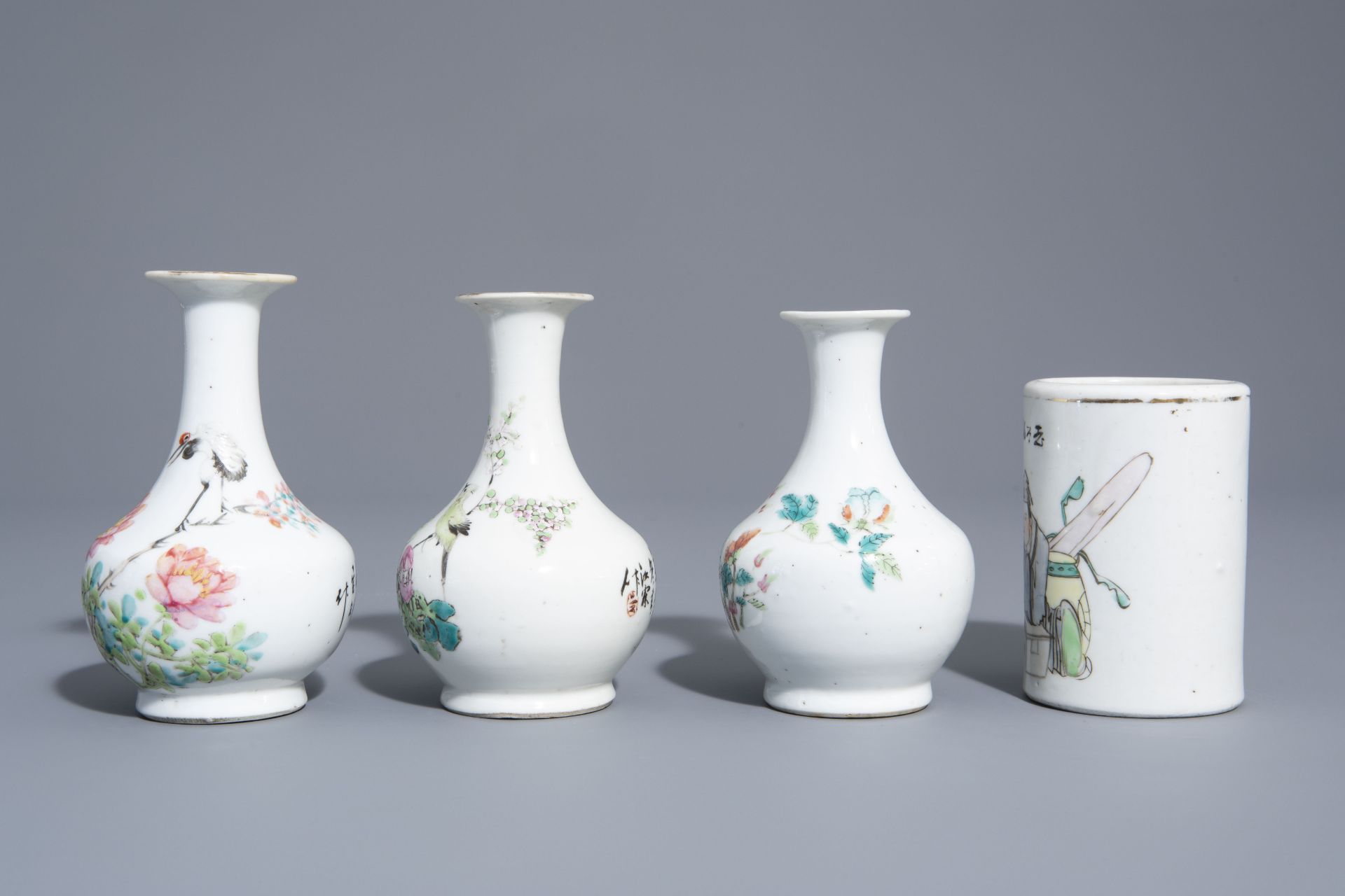 A varied collection of Chinese qianjiang cai and famille rose porcelain, 19th/20th C. - Bild 5 aus 16