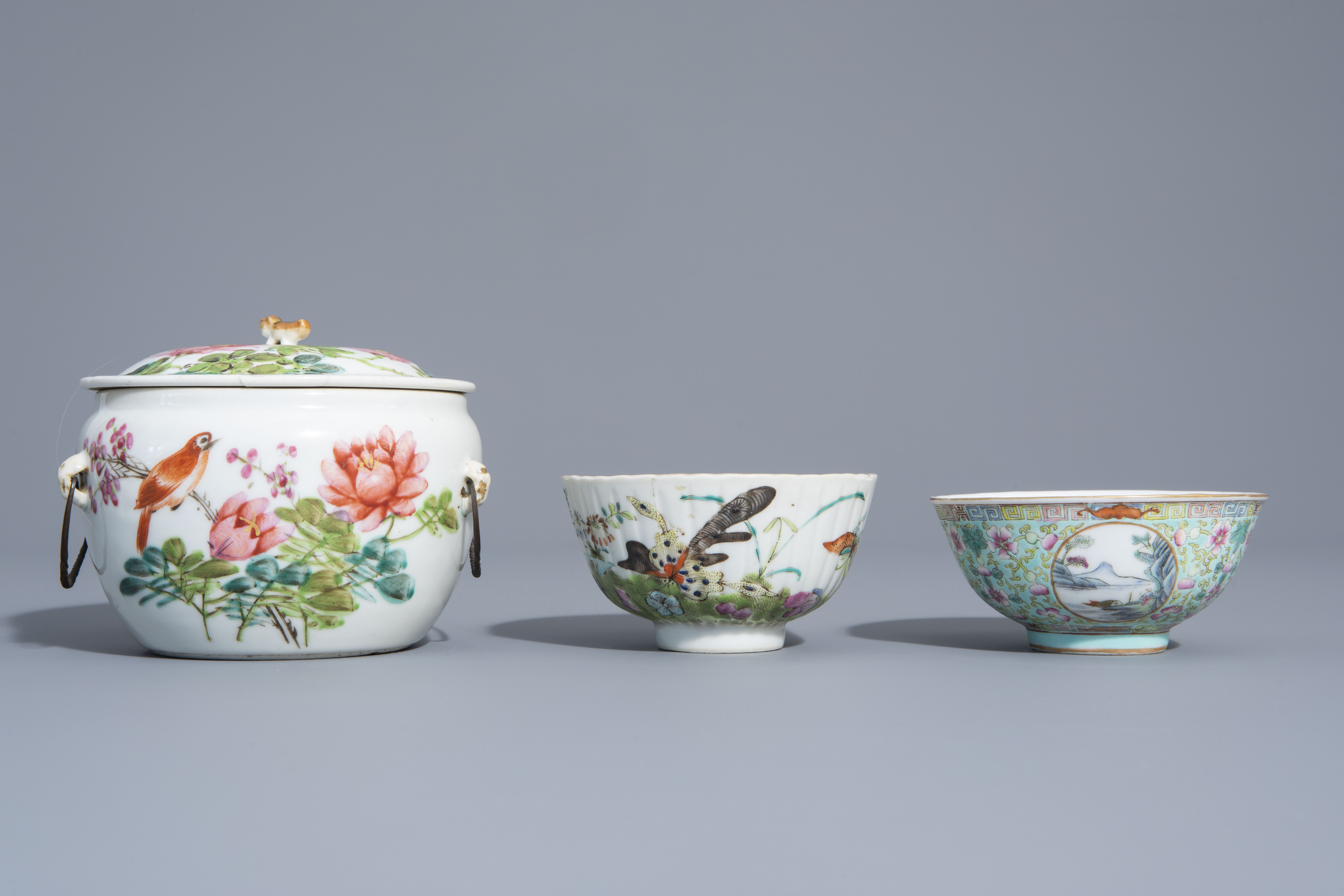 A varied collection of Chinese qianjiang cai and famille rose porcelain, 19th/20th C. - Image 10 of 16