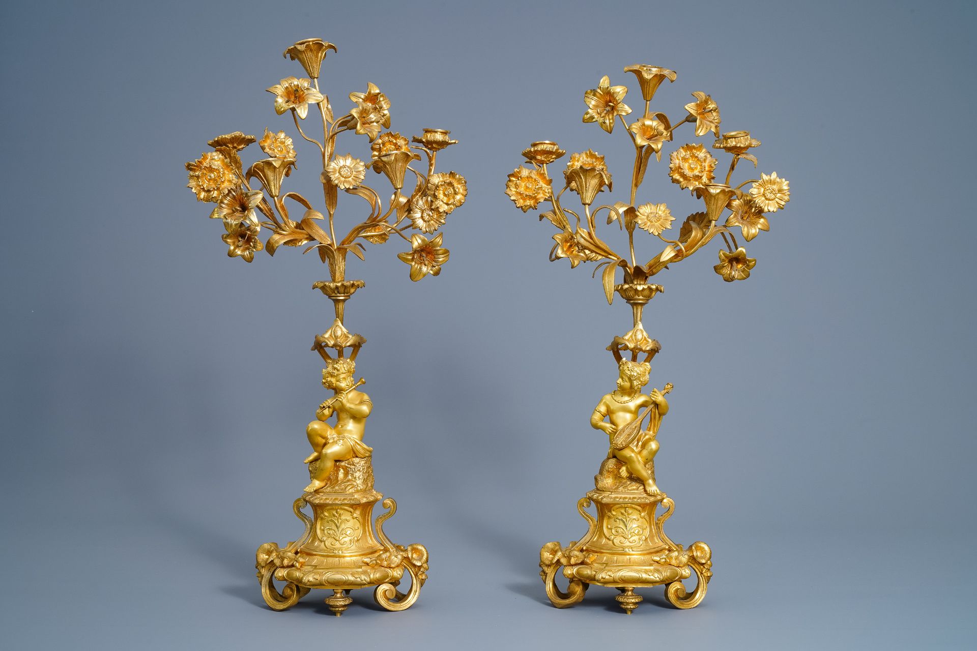 A French gilt bronze three-piece clock garniture with classical theme, 19th C. - Image 10 of 18