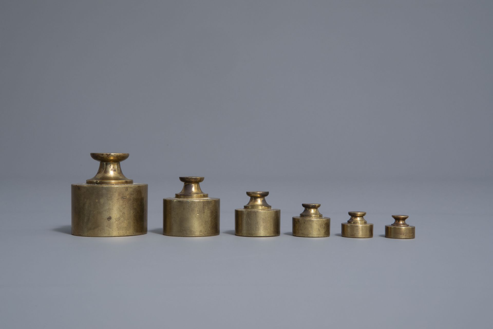 A French nine-piece set of copper bank weights for gold coins, 19th C. - Image 9 of 13