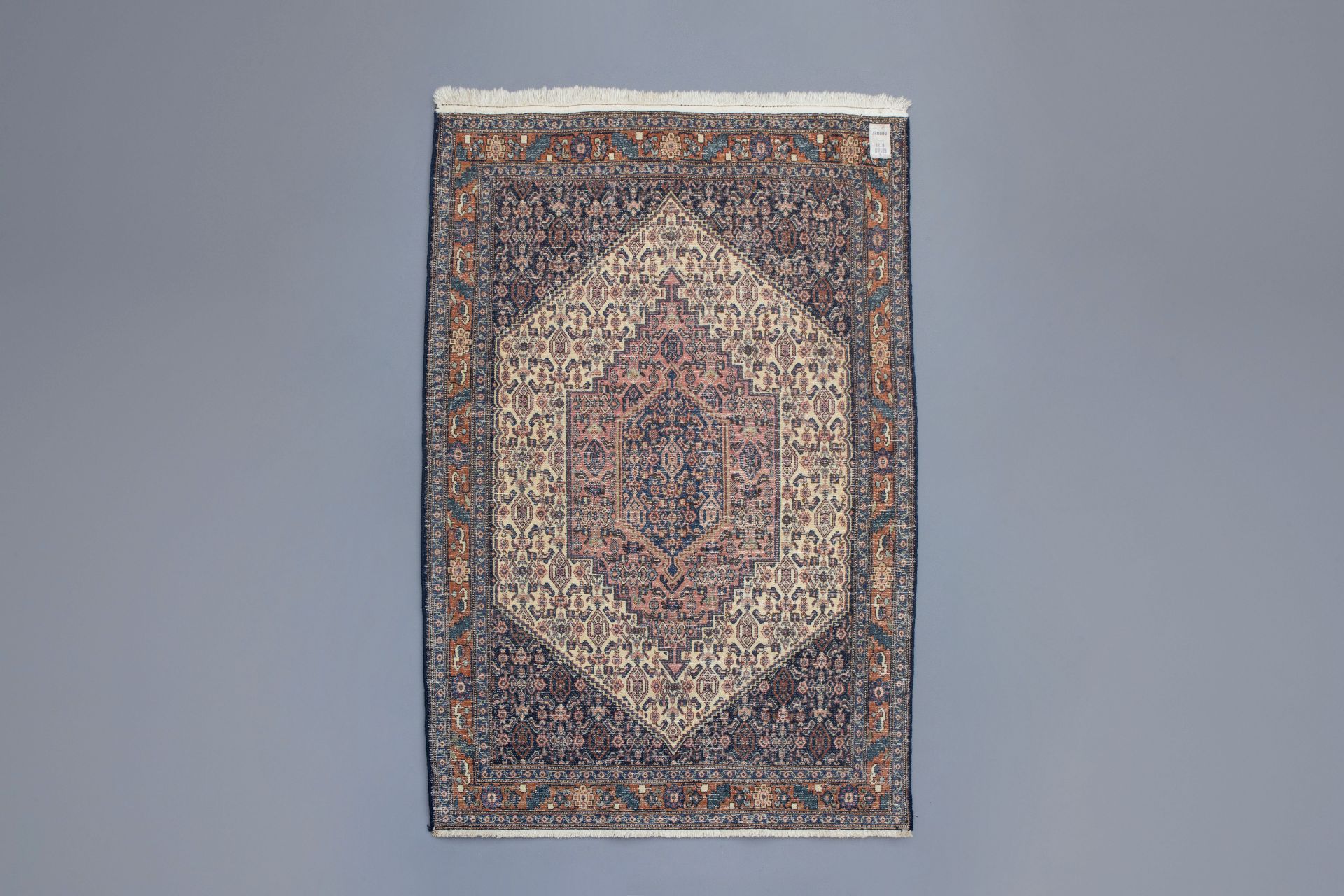 An Oriental rug with different designs, wool on cotton, Bidjar, 20th C. - Bild 2 aus 3