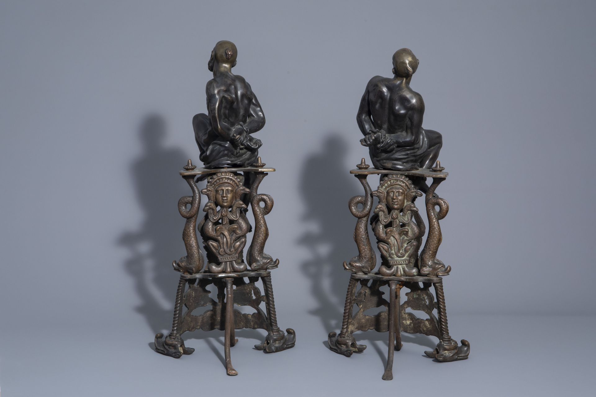 After Pietro Tacca (1577-1640): Andirons with Moorish slaves, patinated bronze, 17th C. & later - Image 4 of 9