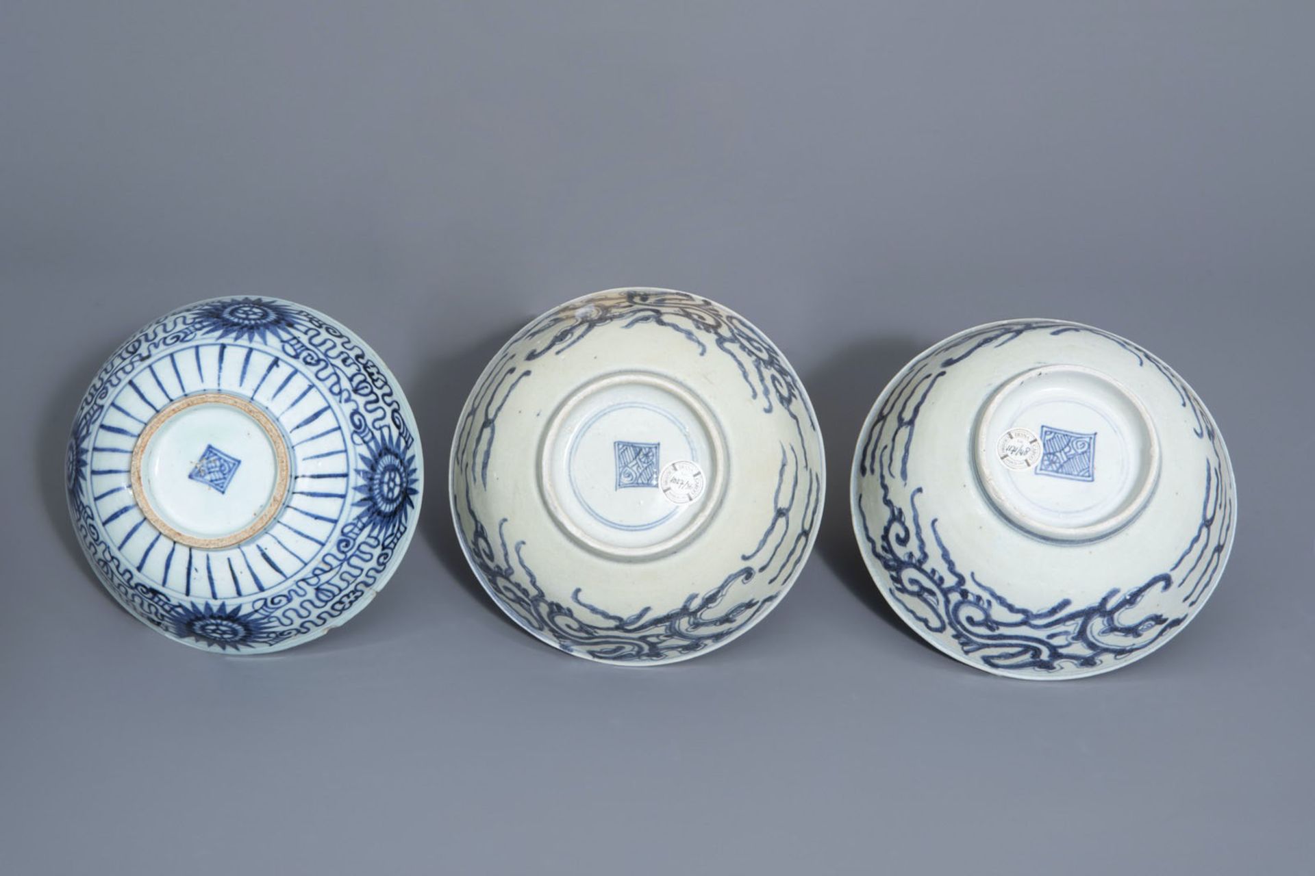 Seven Chinese blue and white plates and three bowls, incl. the Diana Cargo shipwreck wares, 19th C. - Bild 13 aus 13