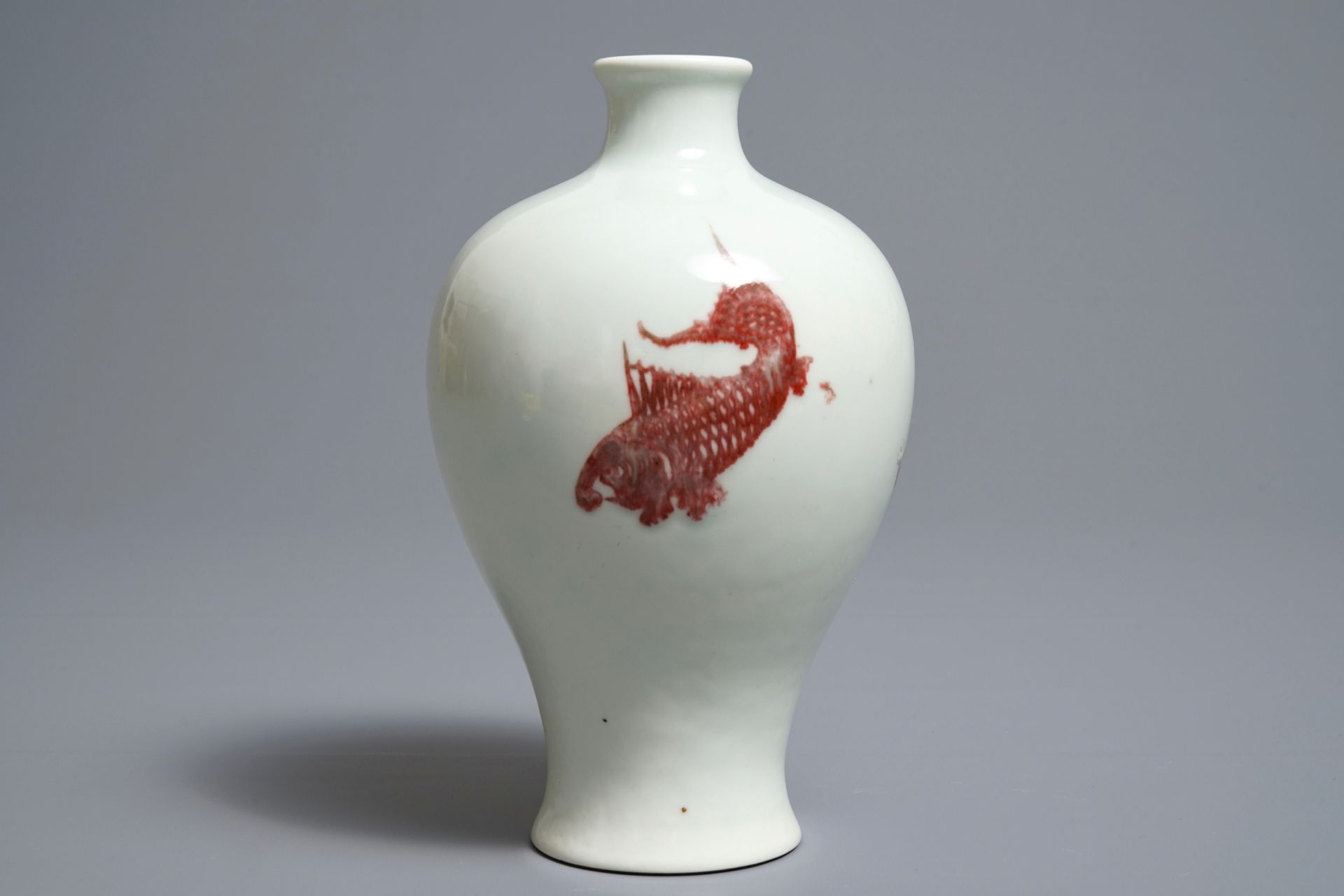 A Chinese underglaze red meiping 'carps' vase, Kangxi mark, 18th/19th C.