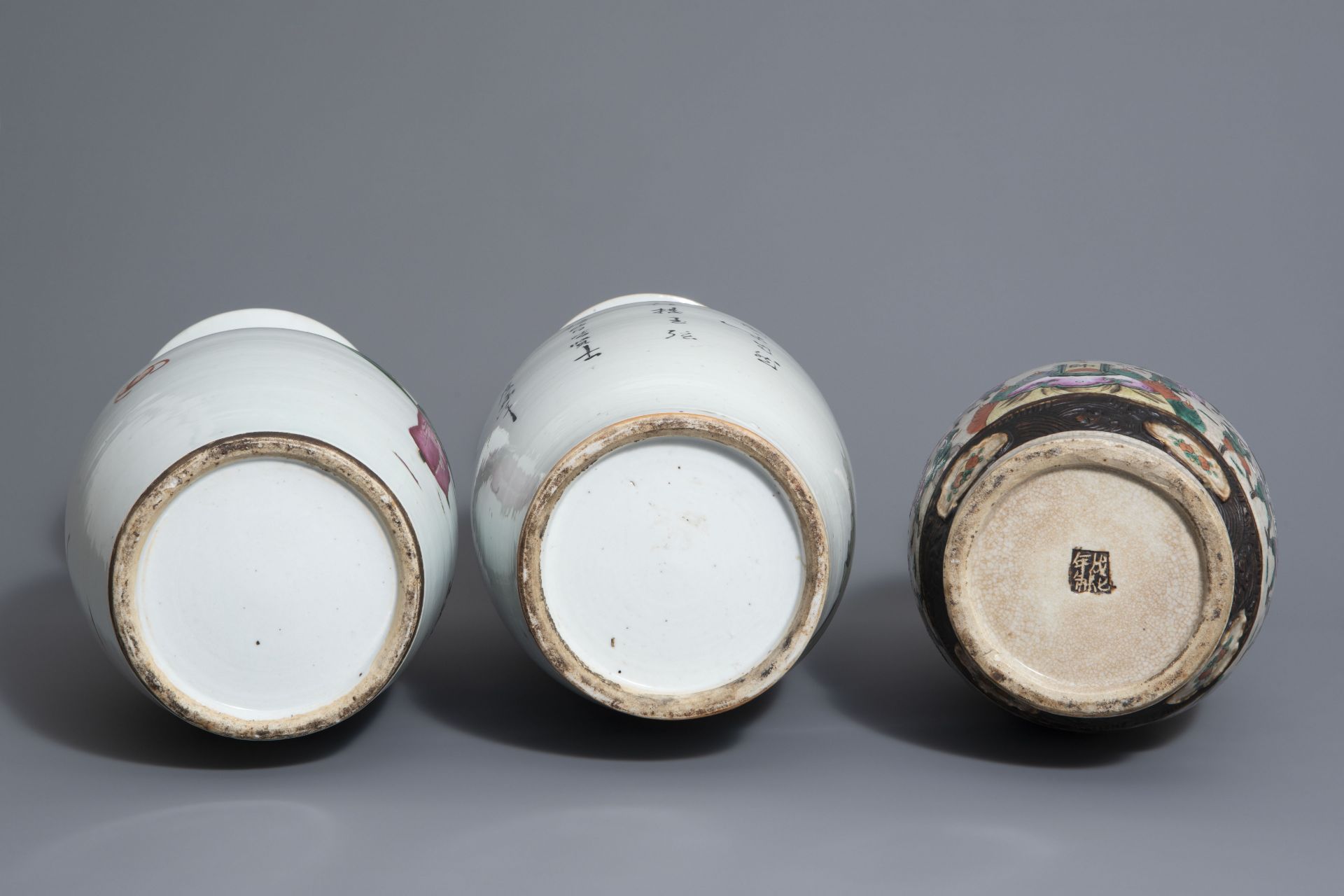 Three Chinese famille rose and Nanking crackle glazed vases, 19th C. - Bild 7 aus 7