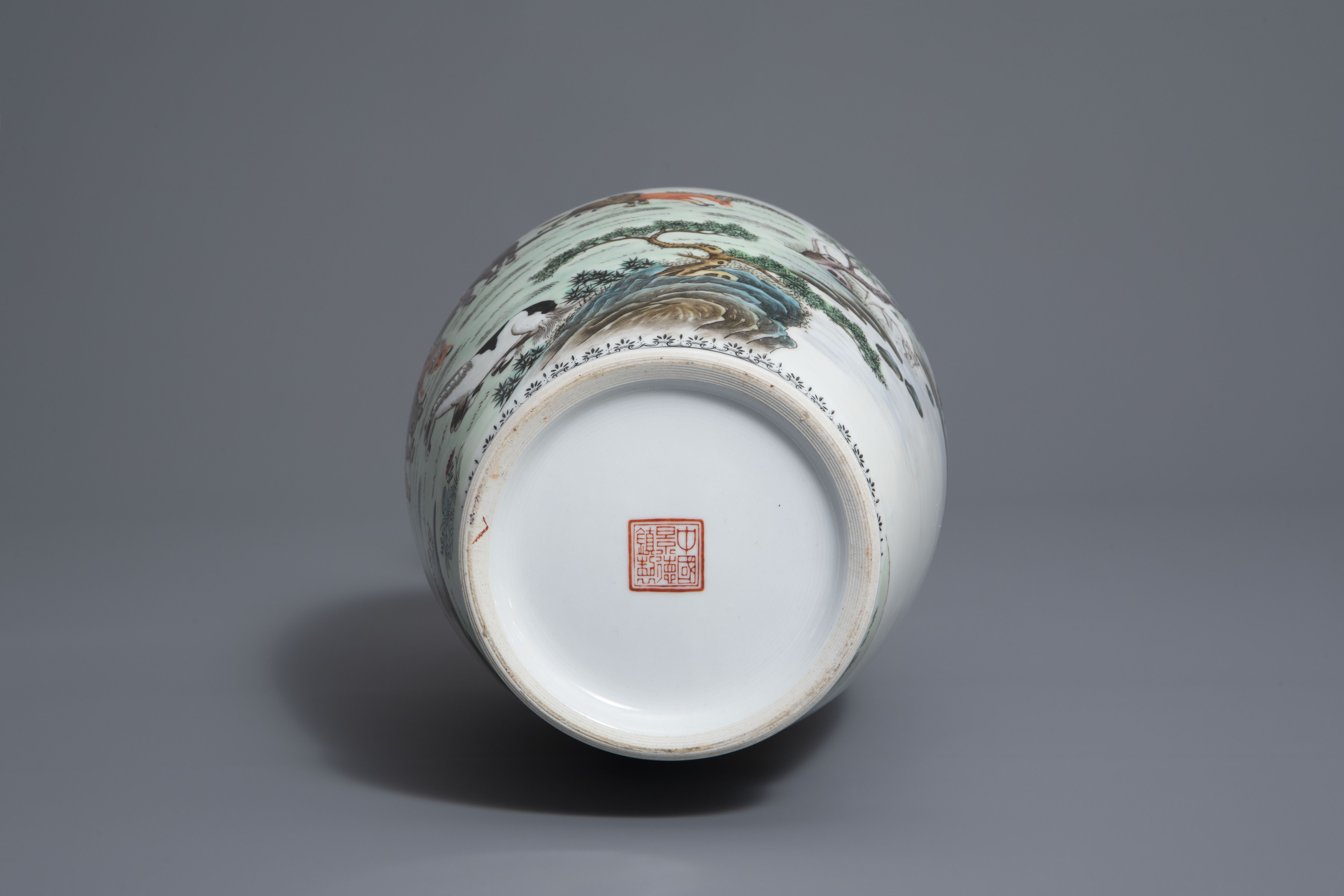 A pair of Chinese famille rose plates and a 'Horses of Mu Wang' vase, 20th C. - Image 7 of 9