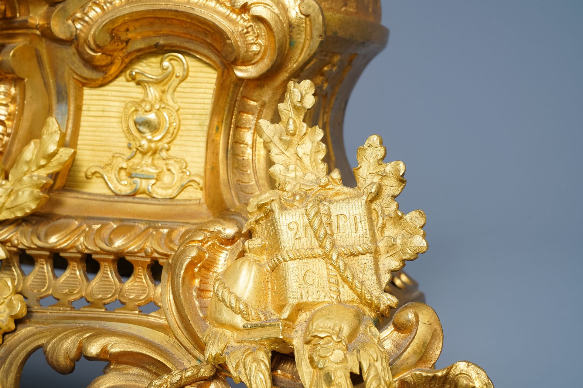 A French gilt bronze three-piece clock garniture with classical theme, 19th C. - Image 8 of 18