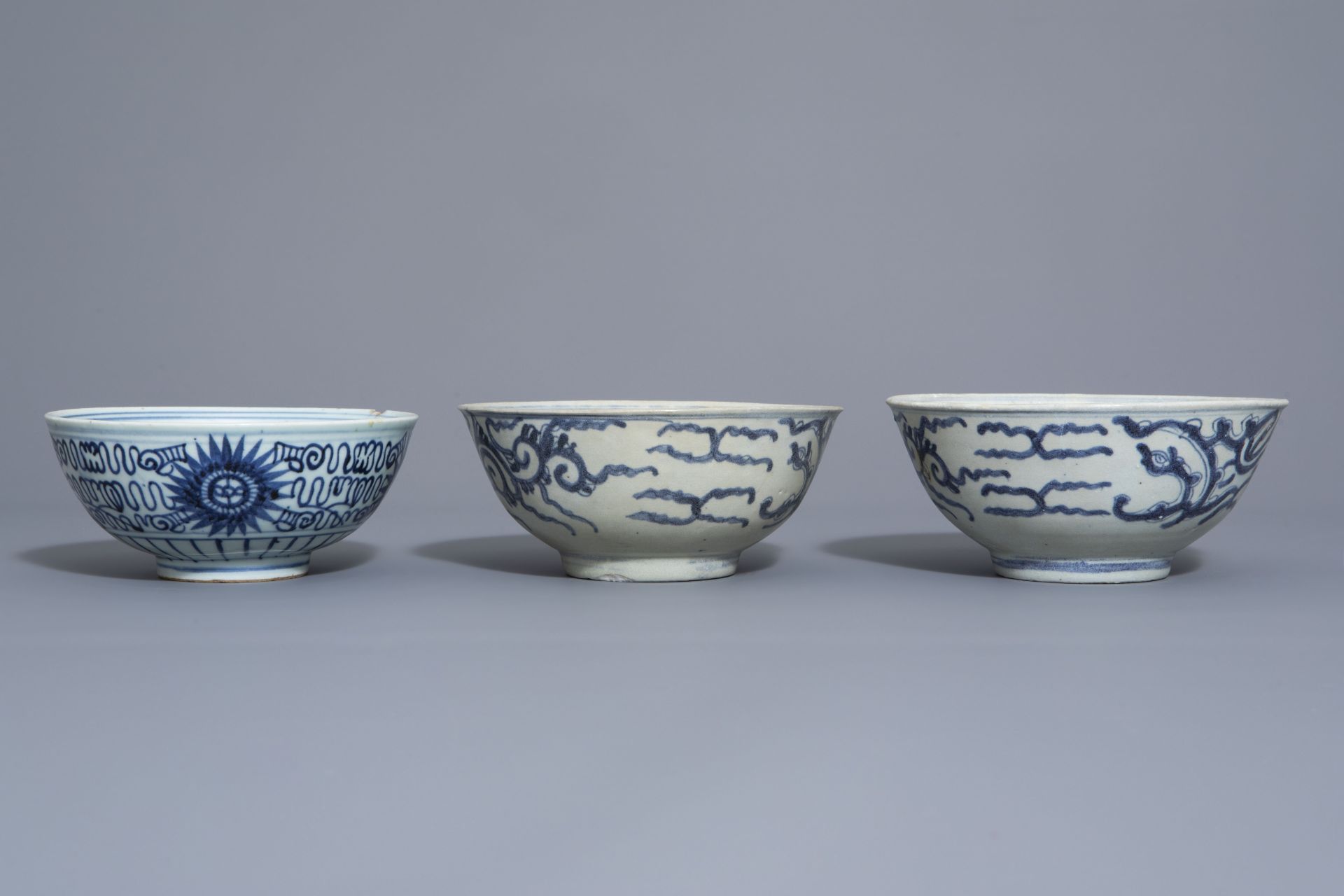 Seven Chinese blue and white plates and three bowls, incl. the Diana Cargo shipwreck wares, 19th C. - Bild 11 aus 13