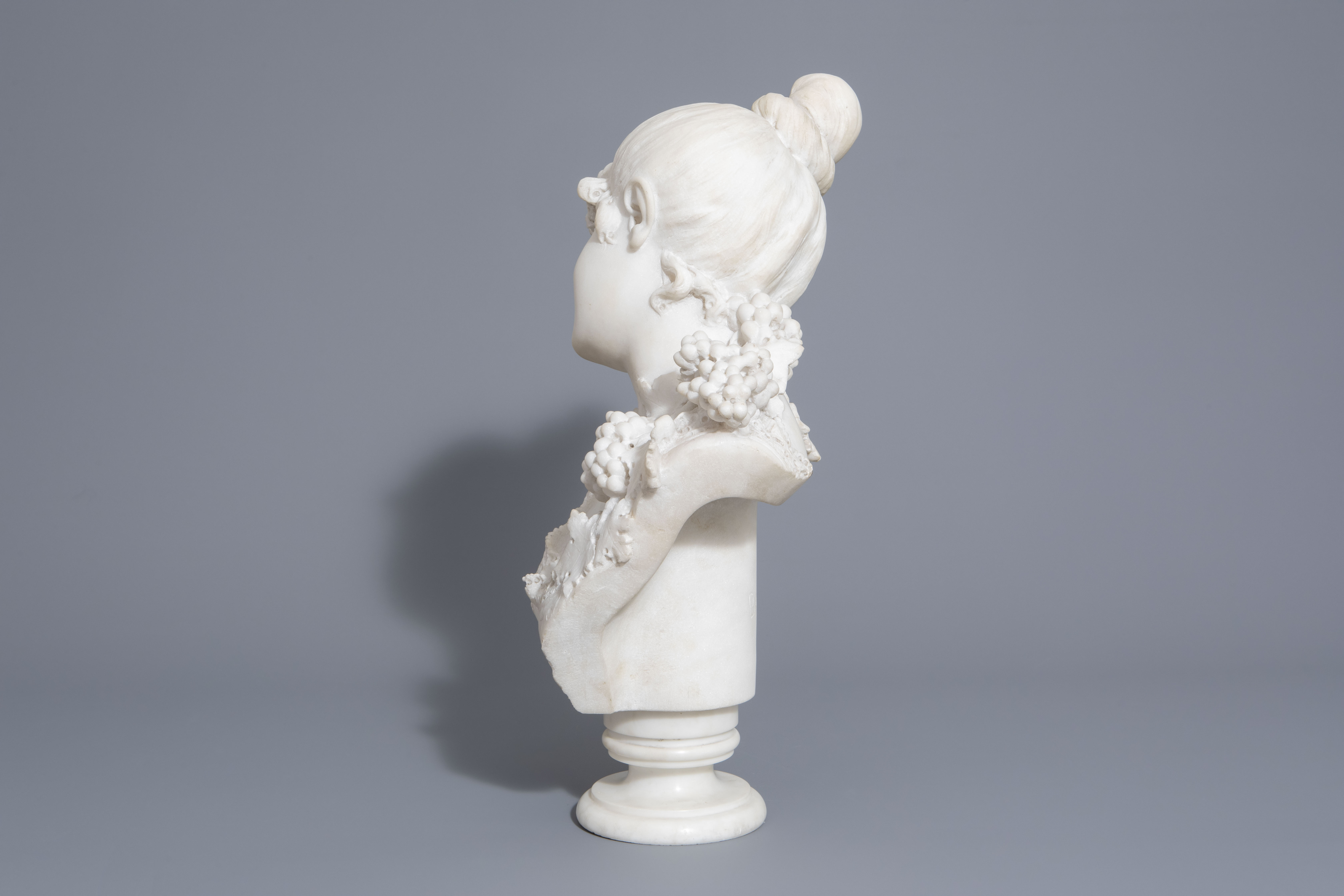 Battelly (19th/20th C.): Bust of a young maiden, marble - Image 4 of 8