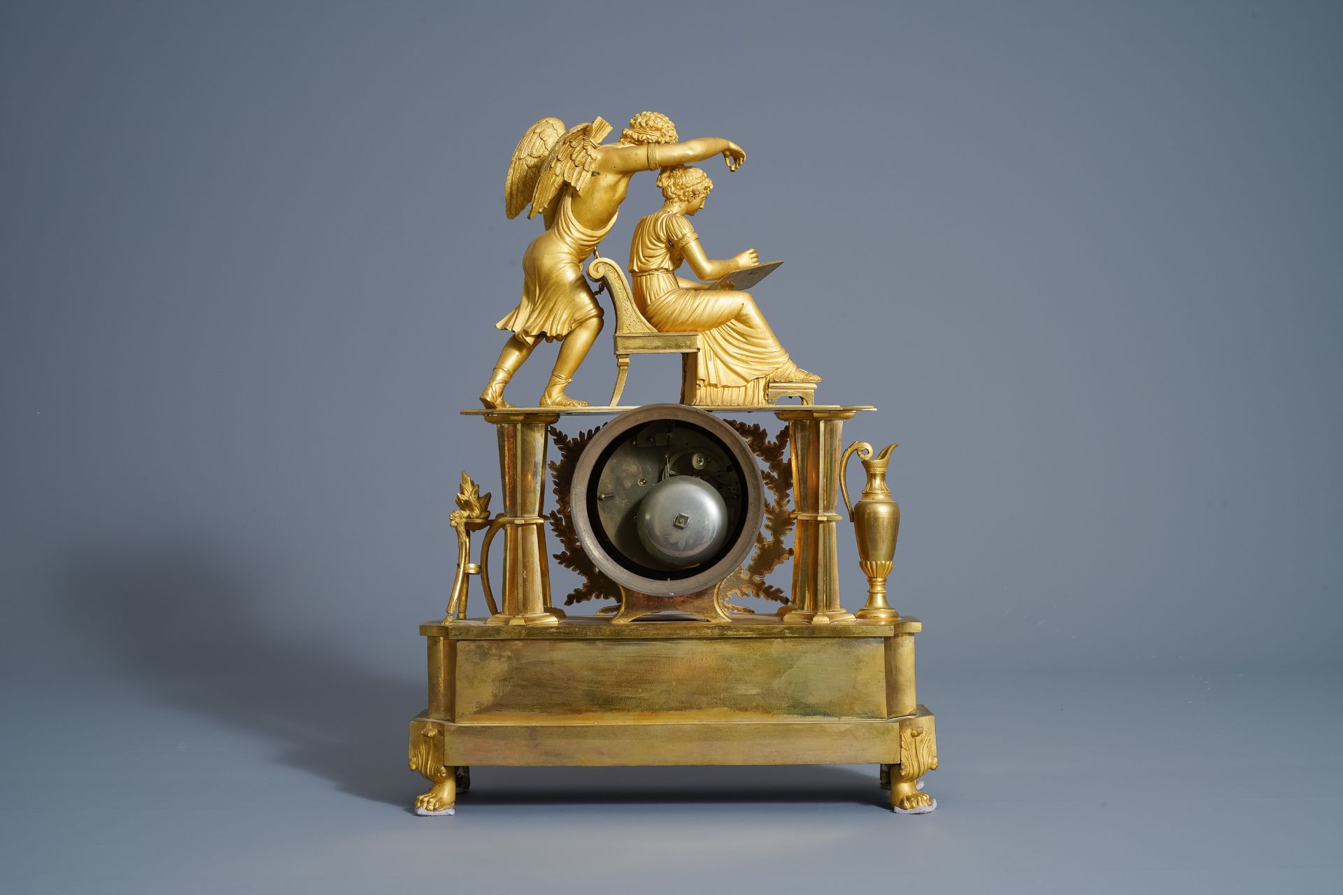 A large French gilt bronze mantel clock with an allegory of love, 19th C. - Image 4 of 10