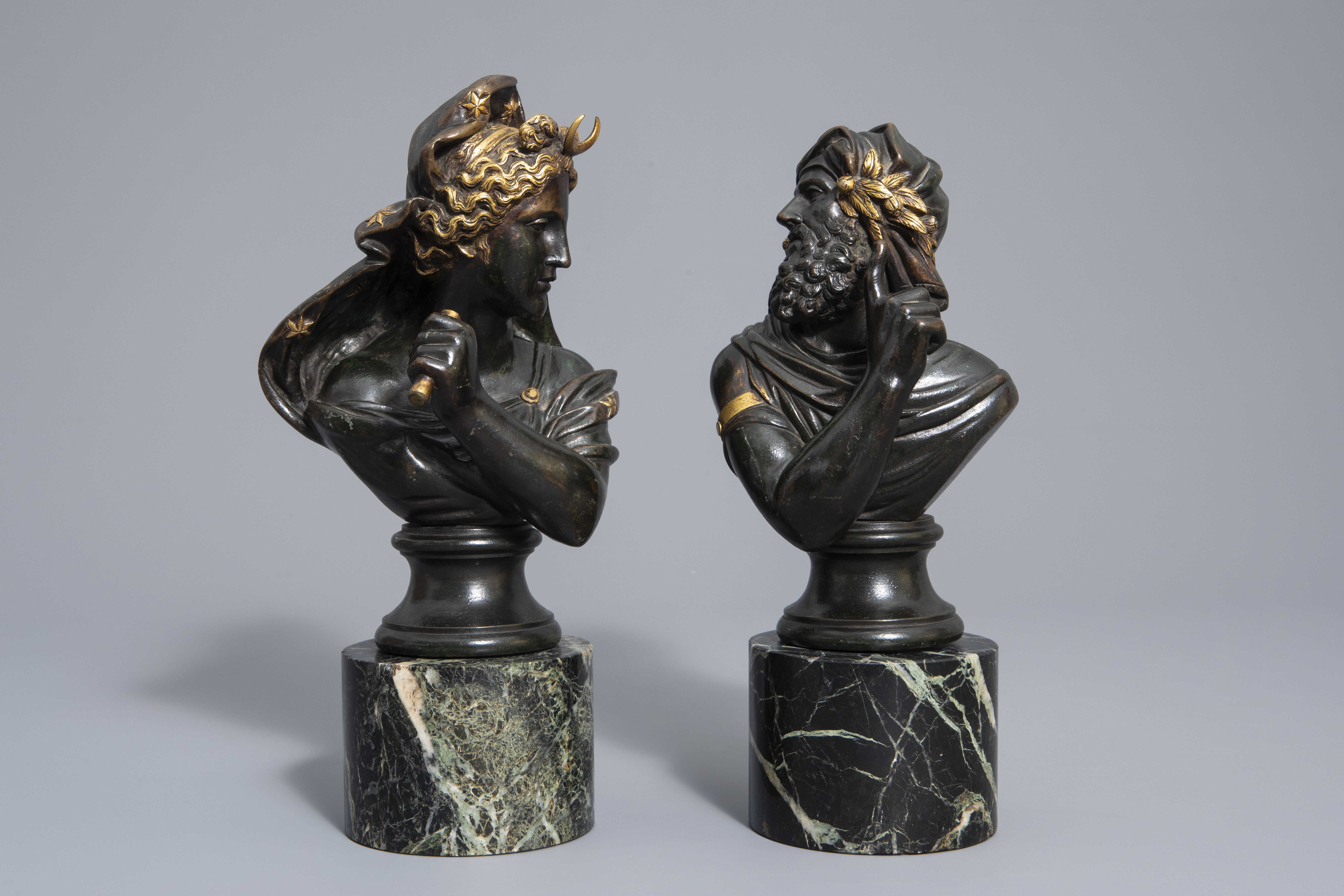 After Piat: Pair of busts after the antiques, patinated and gilt bronze on a marble base, 19th C. - Image 2 of 7