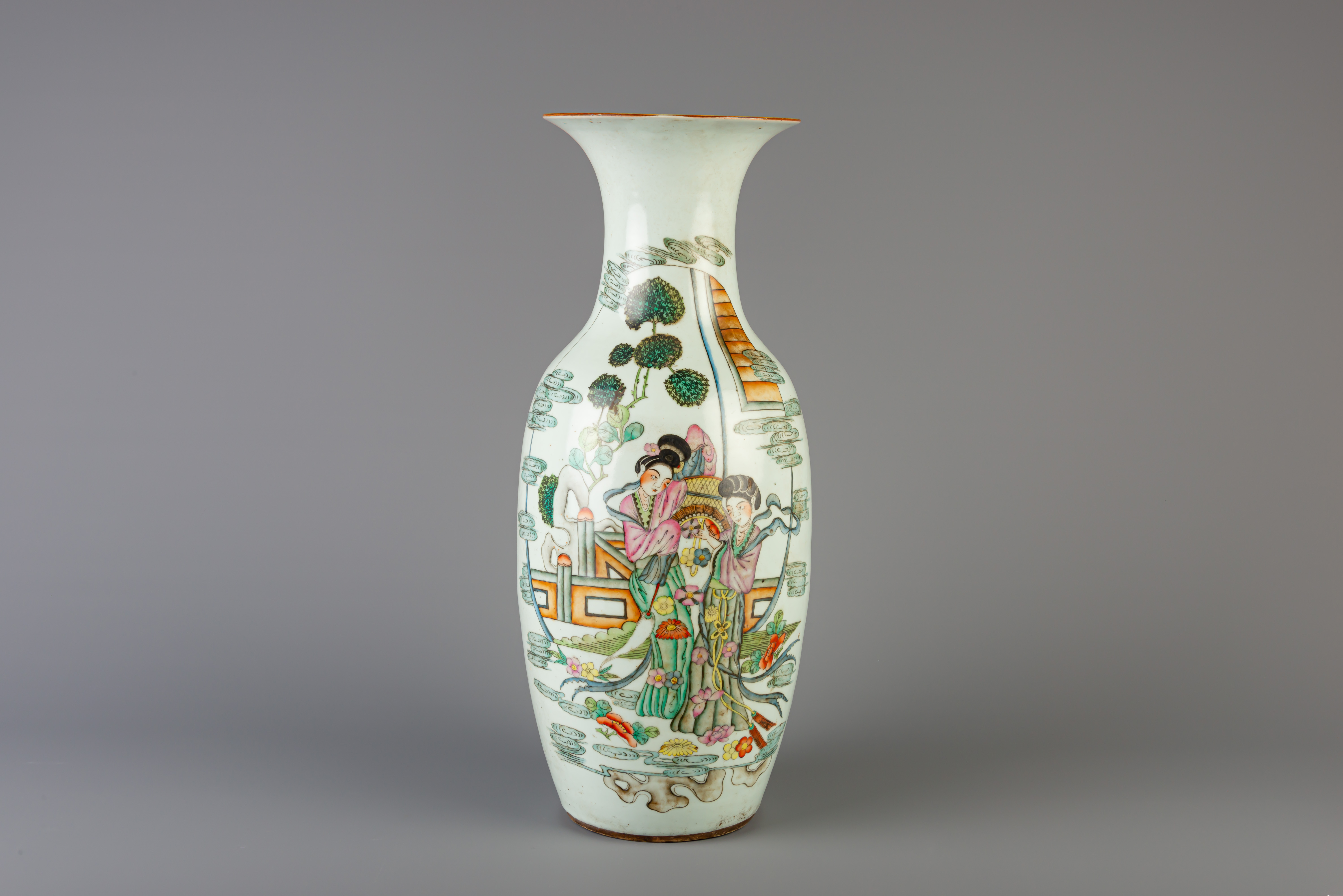 Two Chinese famille rose vases with different designs, 19th/20th C. - Image 8 of 13