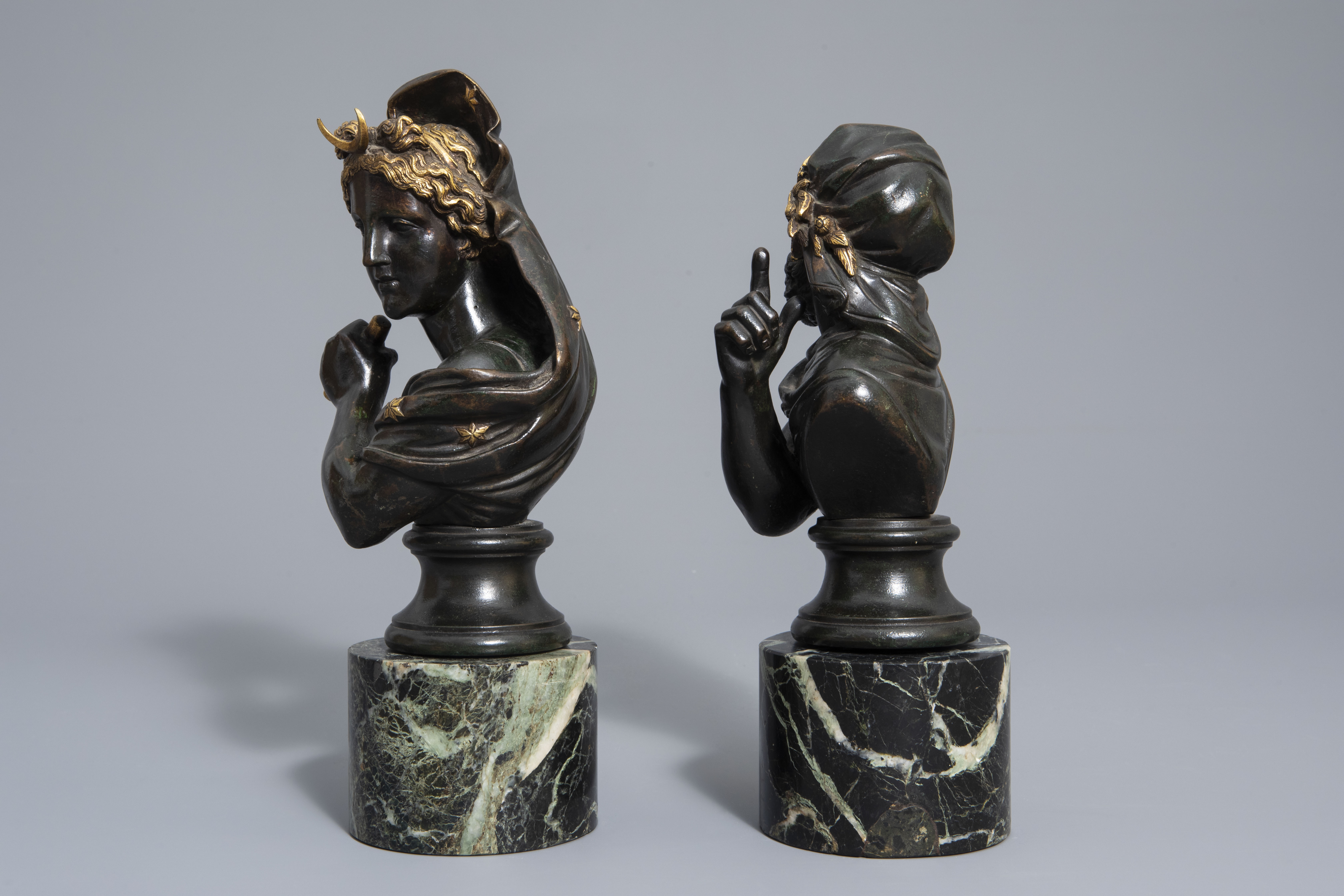 After Piat: Pair of busts after the antiques, patinated and gilt bronze on a marble base, 19th C. - Image 5 of 7