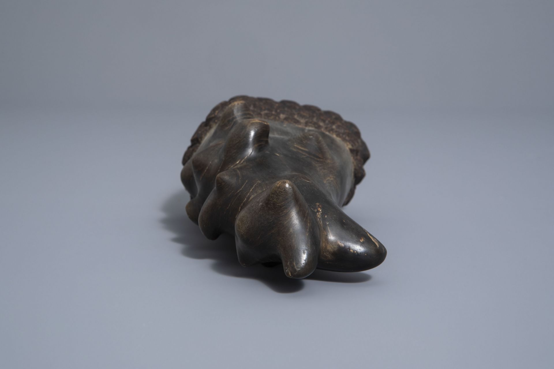 A Sng t giac or scholar's object in polished rhinoceros horn, Vietnam, 19th/20th C. - Image 7 of 7