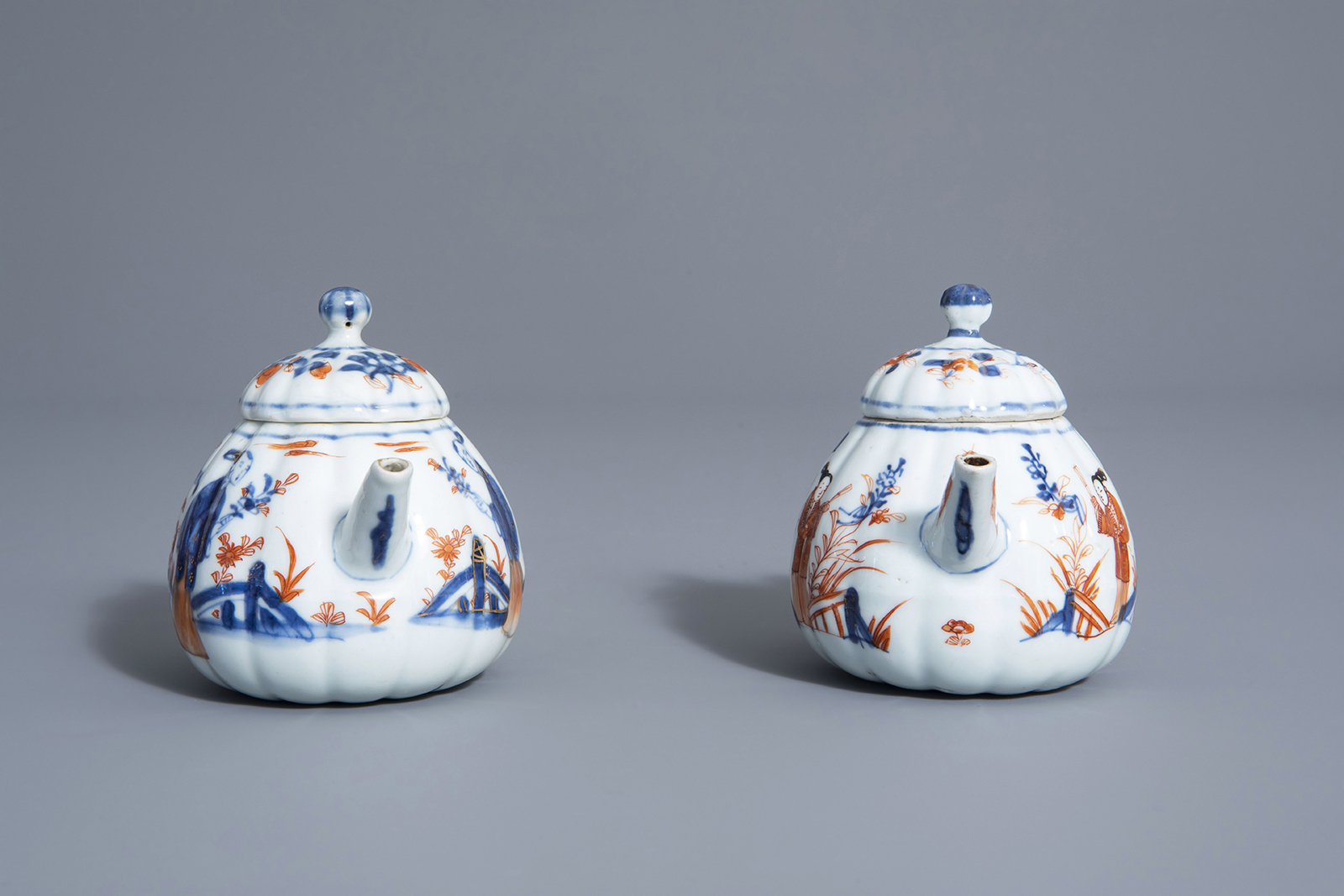 A pair of Chinese Imari style teapots and covers with 'Long Eliza', Kangxi - Image 5 of 7