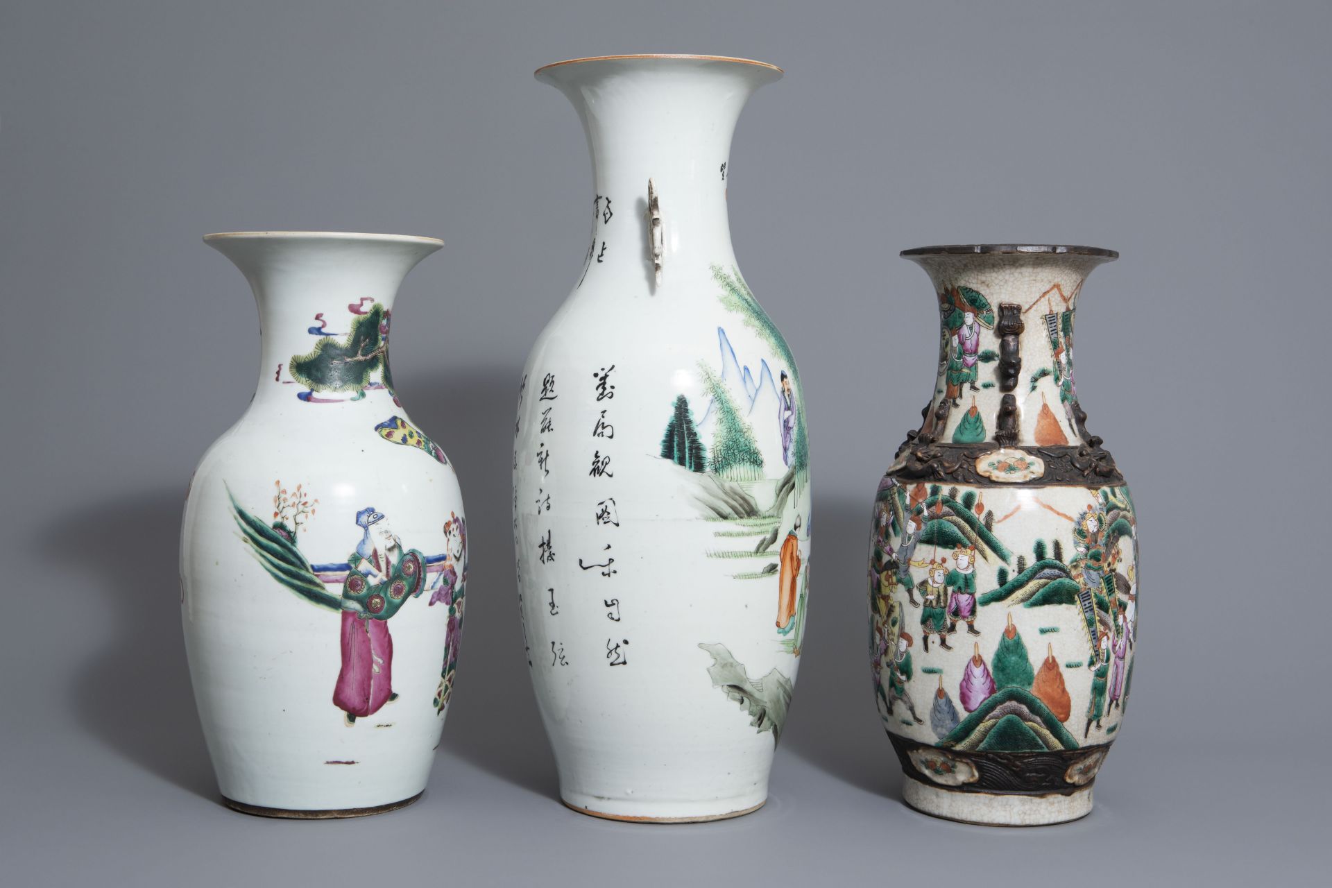 Three Chinese famille rose and Nanking crackle glazed vases, 19th C. - Bild 3 aus 7