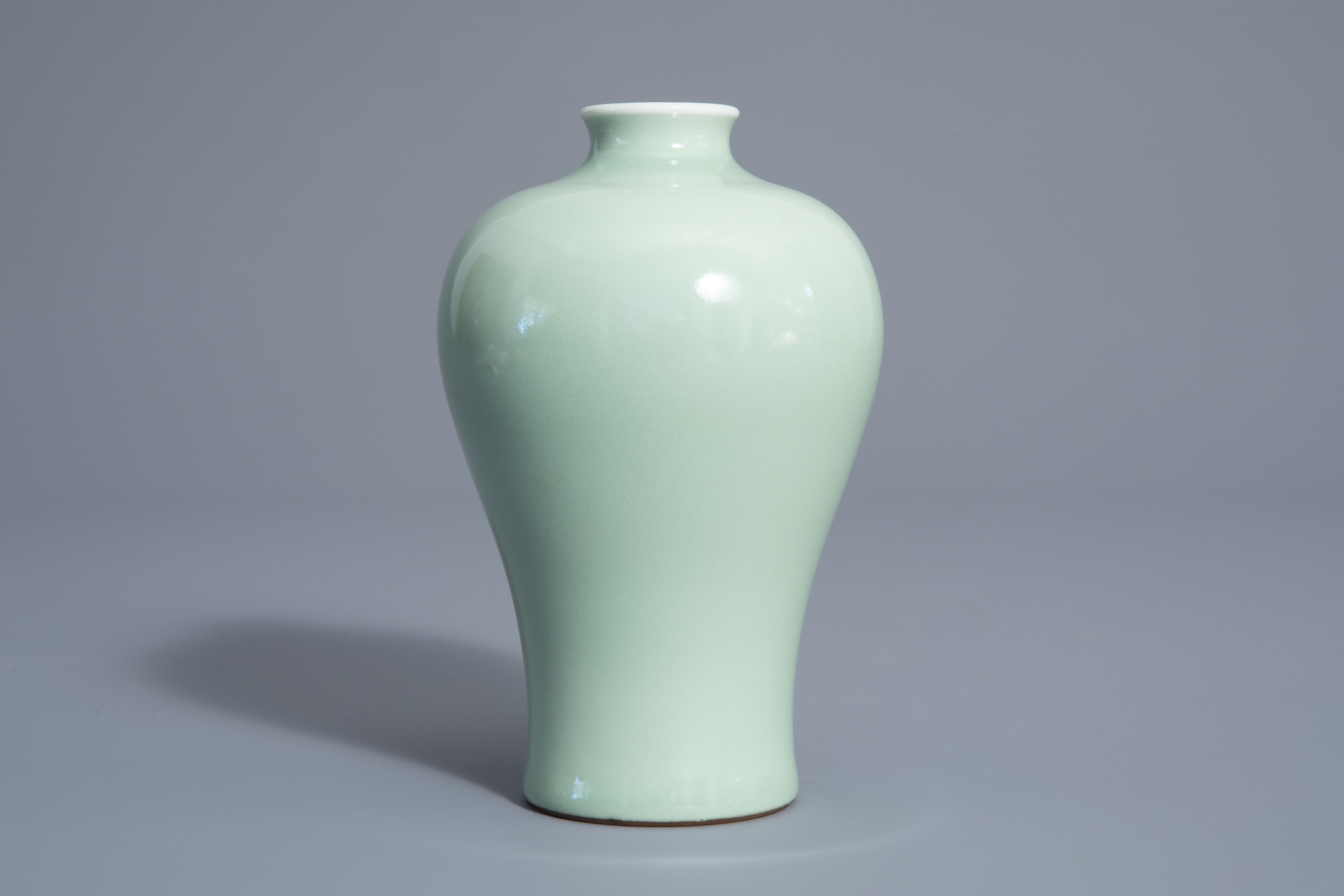 A Chinese monochrome celadon meiping vase, Qianlong mark, 19th/20th C. - Image 2 of 6