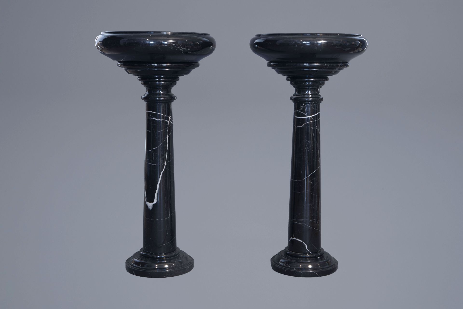 A pair of black-gray marble pedestals with a bowl, 20th C. - Image 5 of 9