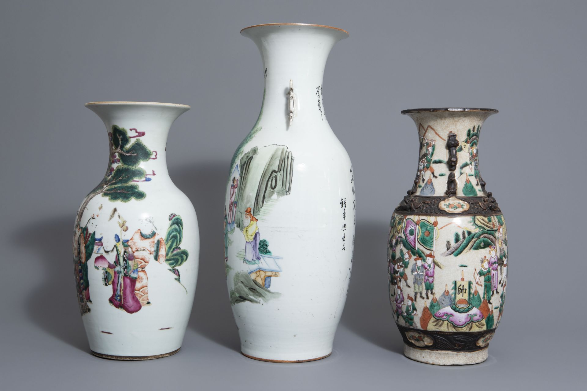 Three Chinese famille rose and Nanking crackle glazed vases, 19th C. - Bild 5 aus 7