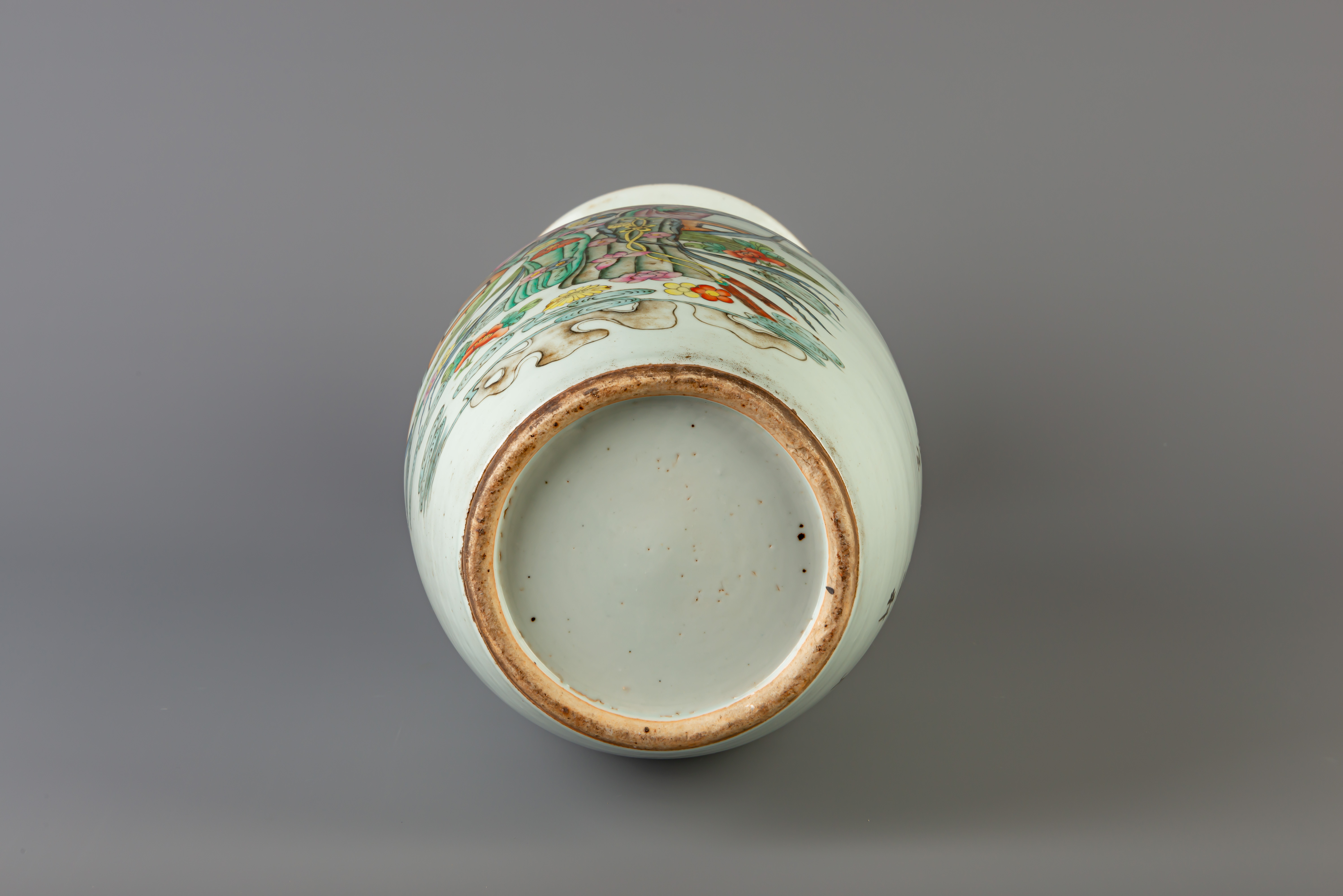 Two Chinese famille rose vases with different designs, 19th/20th C. - Image 13 of 13