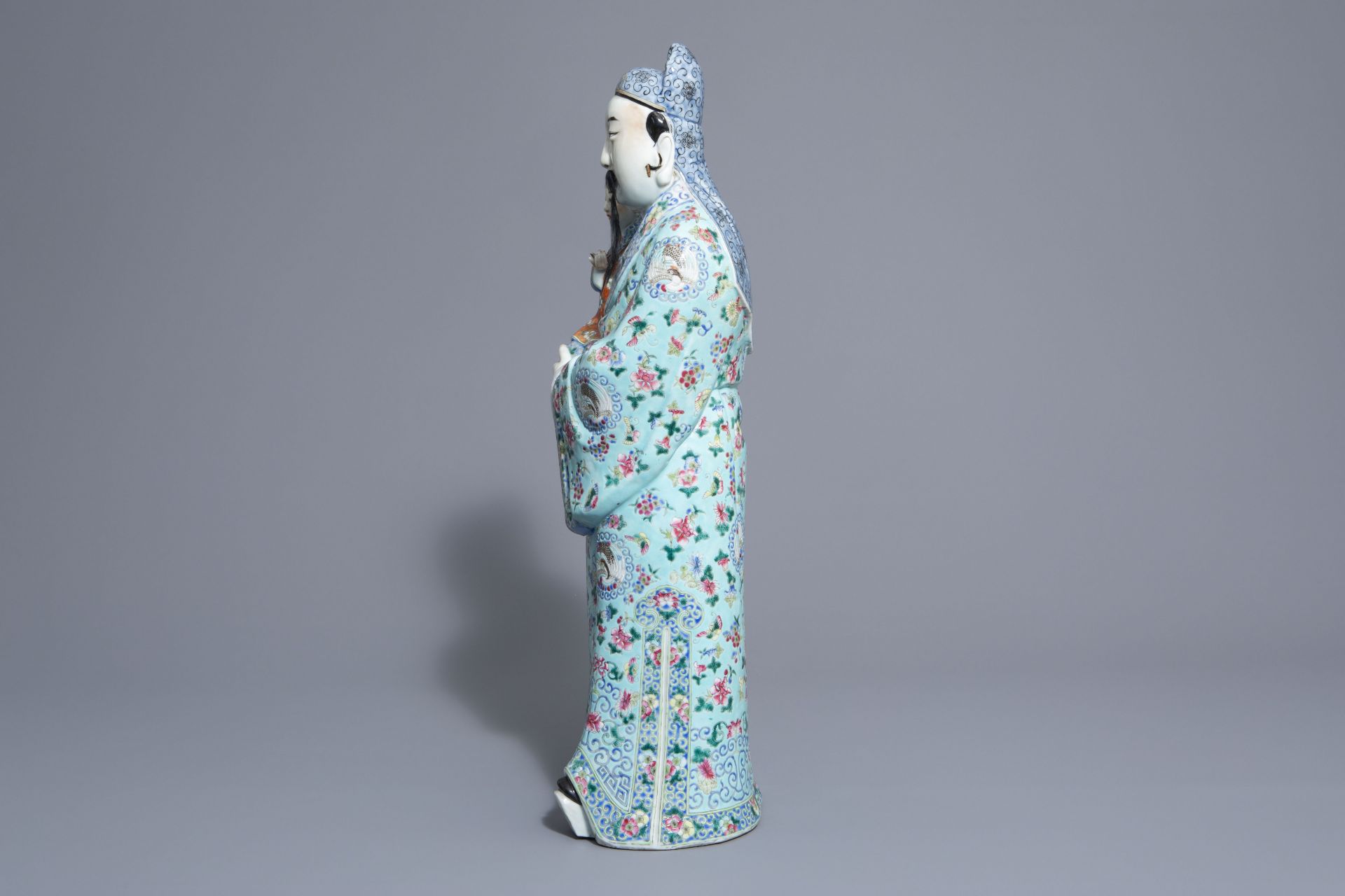 A Chinese famille rose Fu Xing figure, 19th/20th C. - Bild 5 aus 8