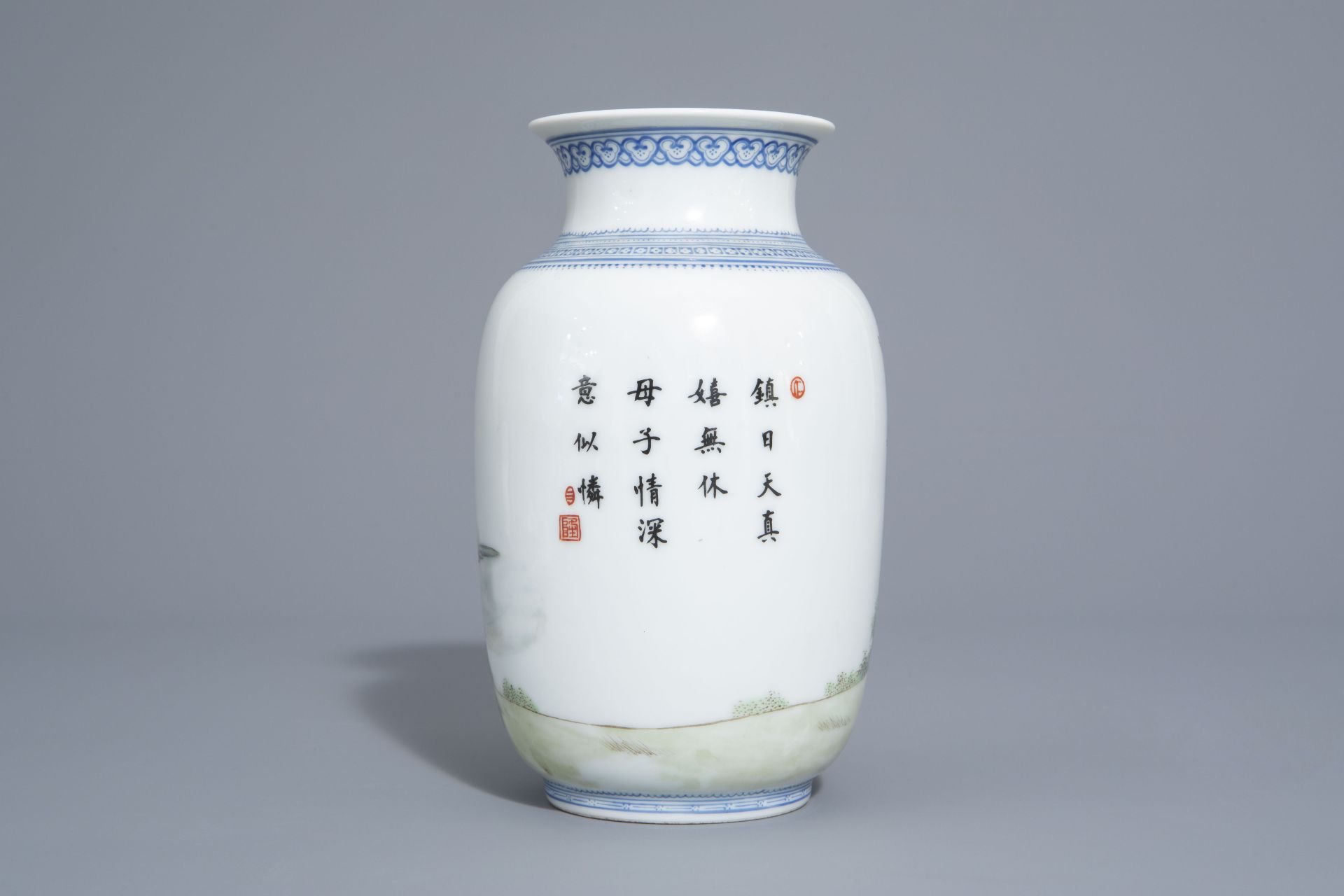 A Chinese famille rose eggshell vase and six 'Wu Shuang Pu' covers, 19th/20th C. - Bild 8 aus 18