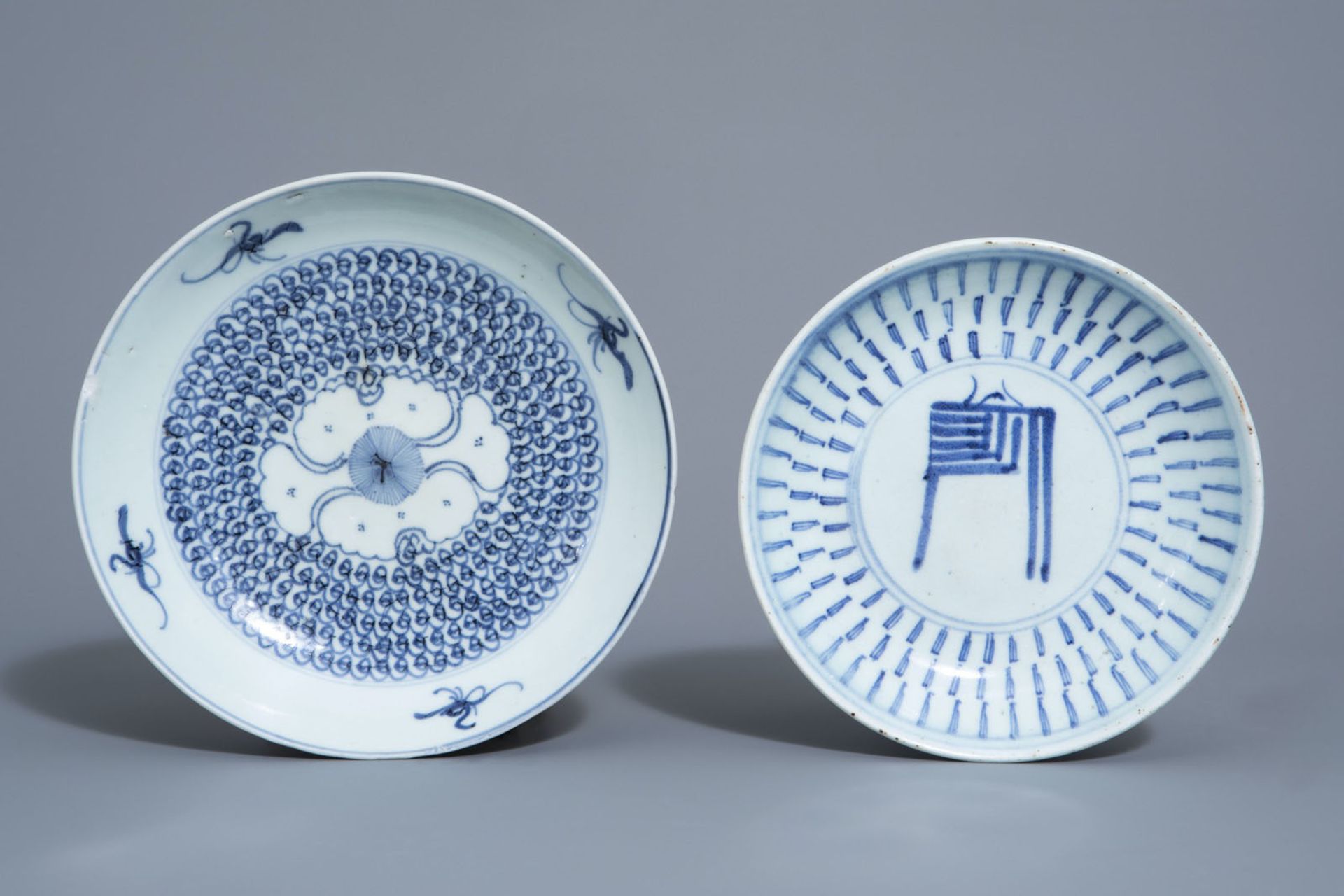 Seven Chinese blue and white plates and three bowls, incl. the Diana Cargo shipwreck wares, 19th C. - Bild 4 aus 13