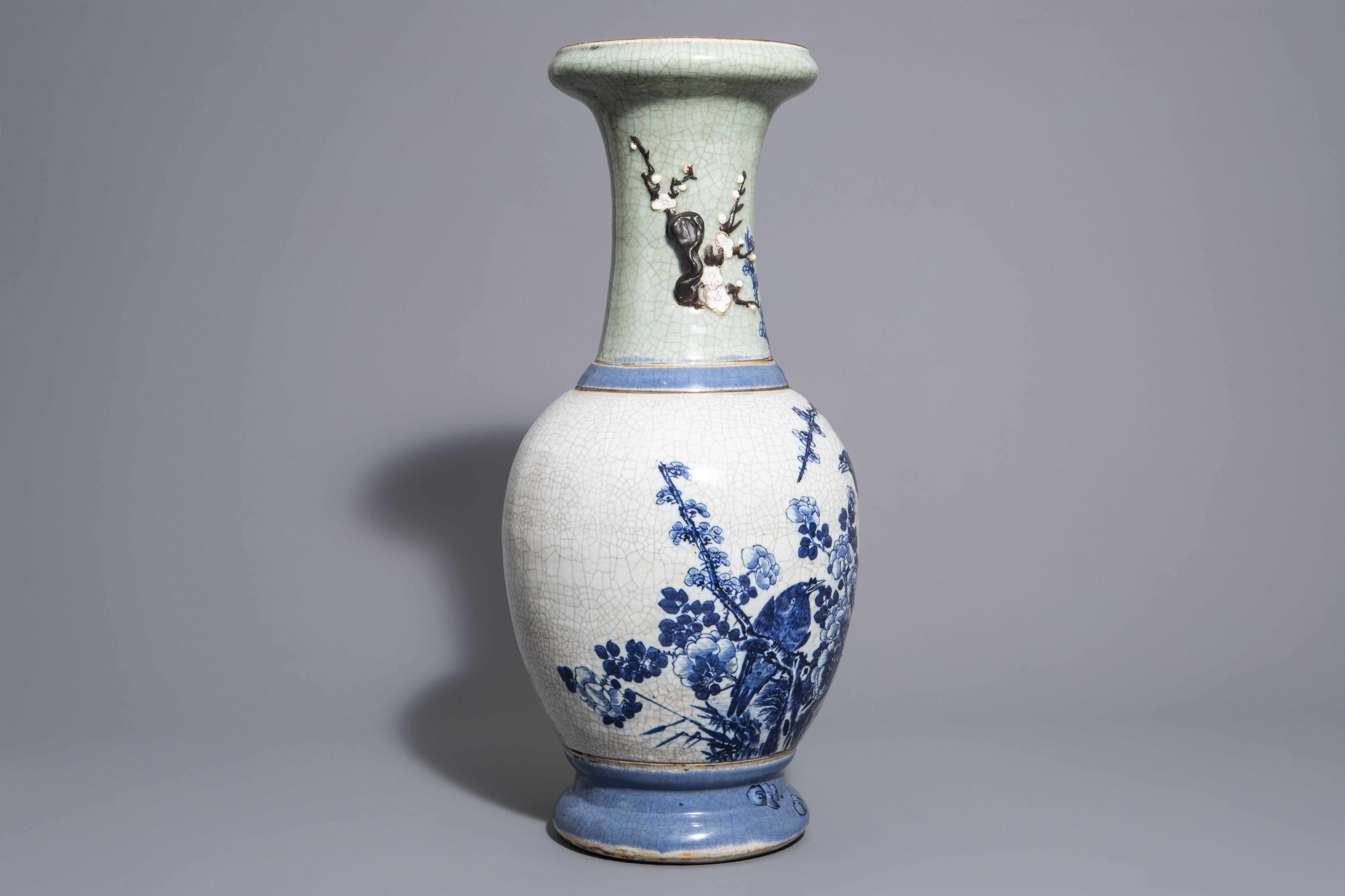 A Chinese blue and white Nanking crackle glazed vase with birds on blossoming branches, 19th C. - Image 2 of 6